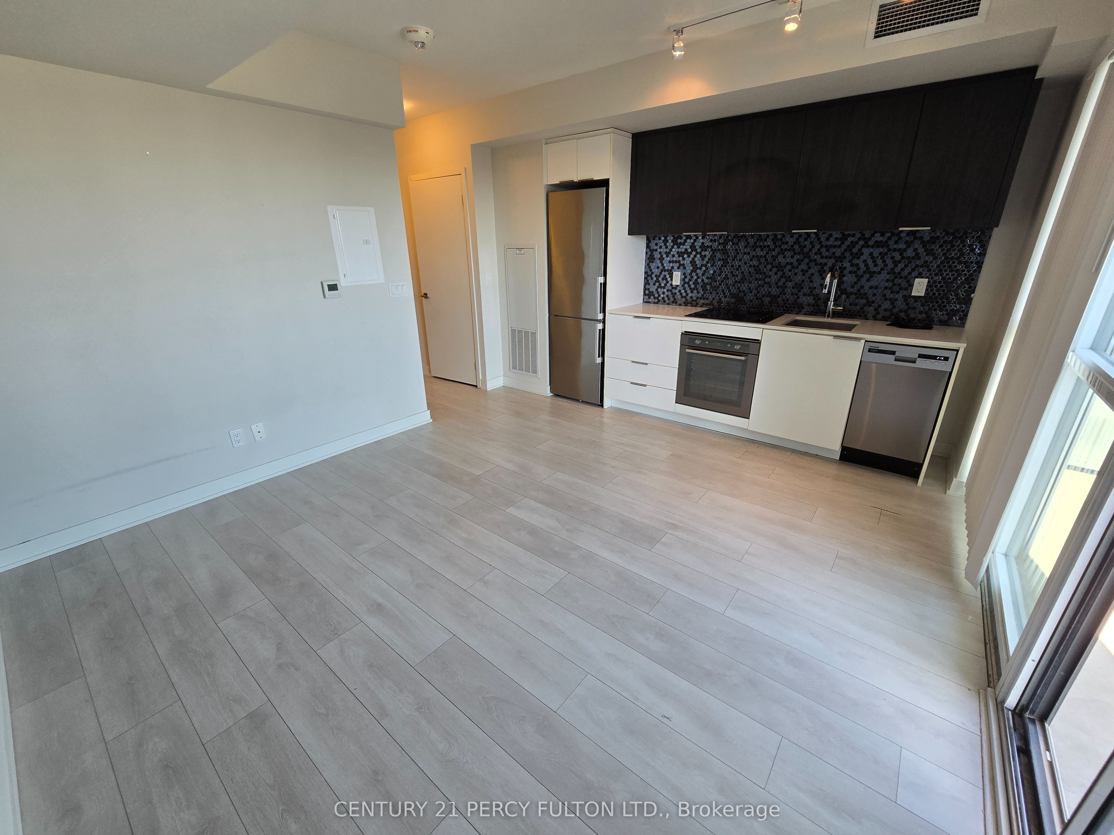 #1810 - 2 Sonic Way Property Photo 5