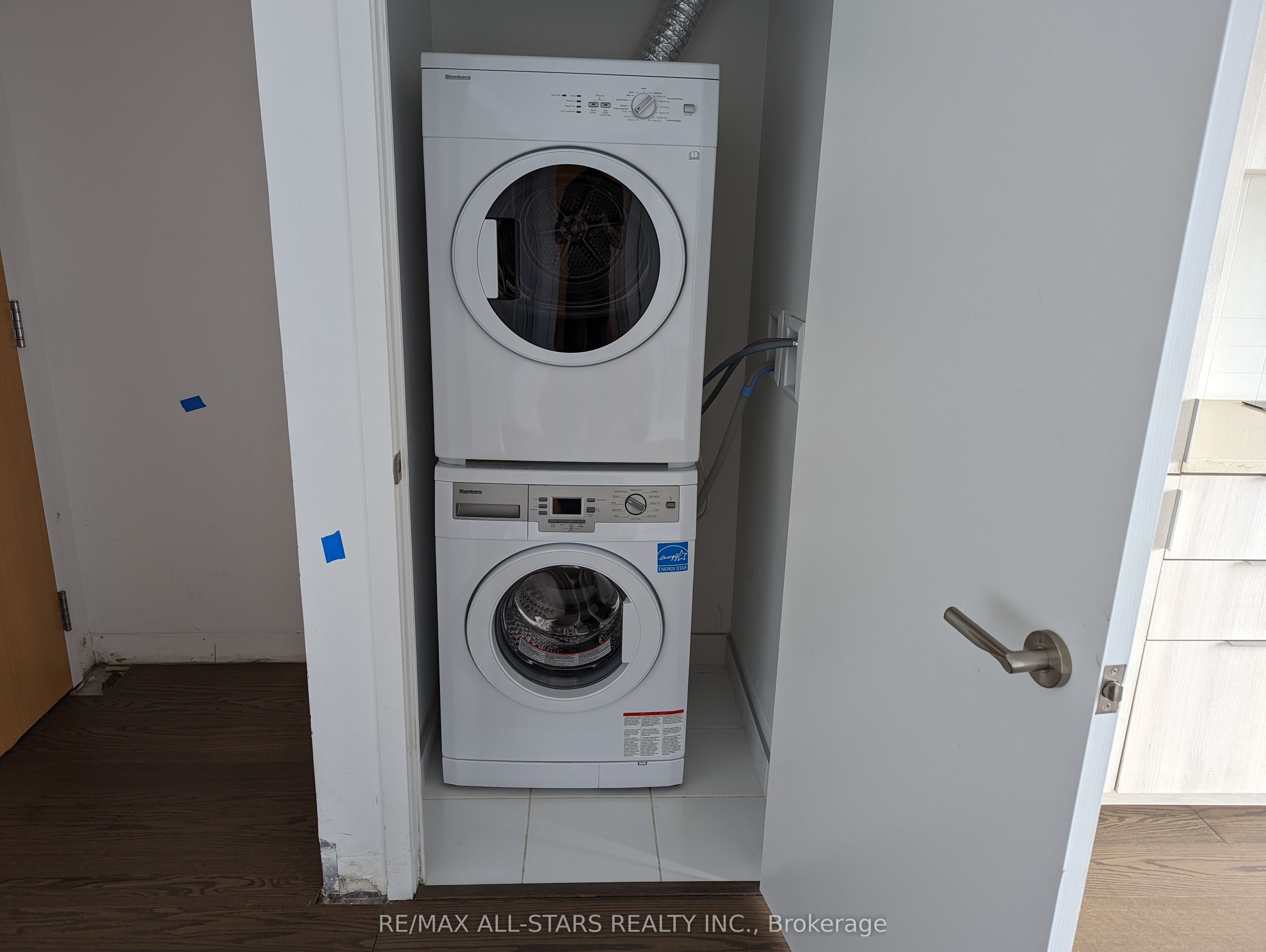 #1313 - 11 Wellesley Street Property Photo 7