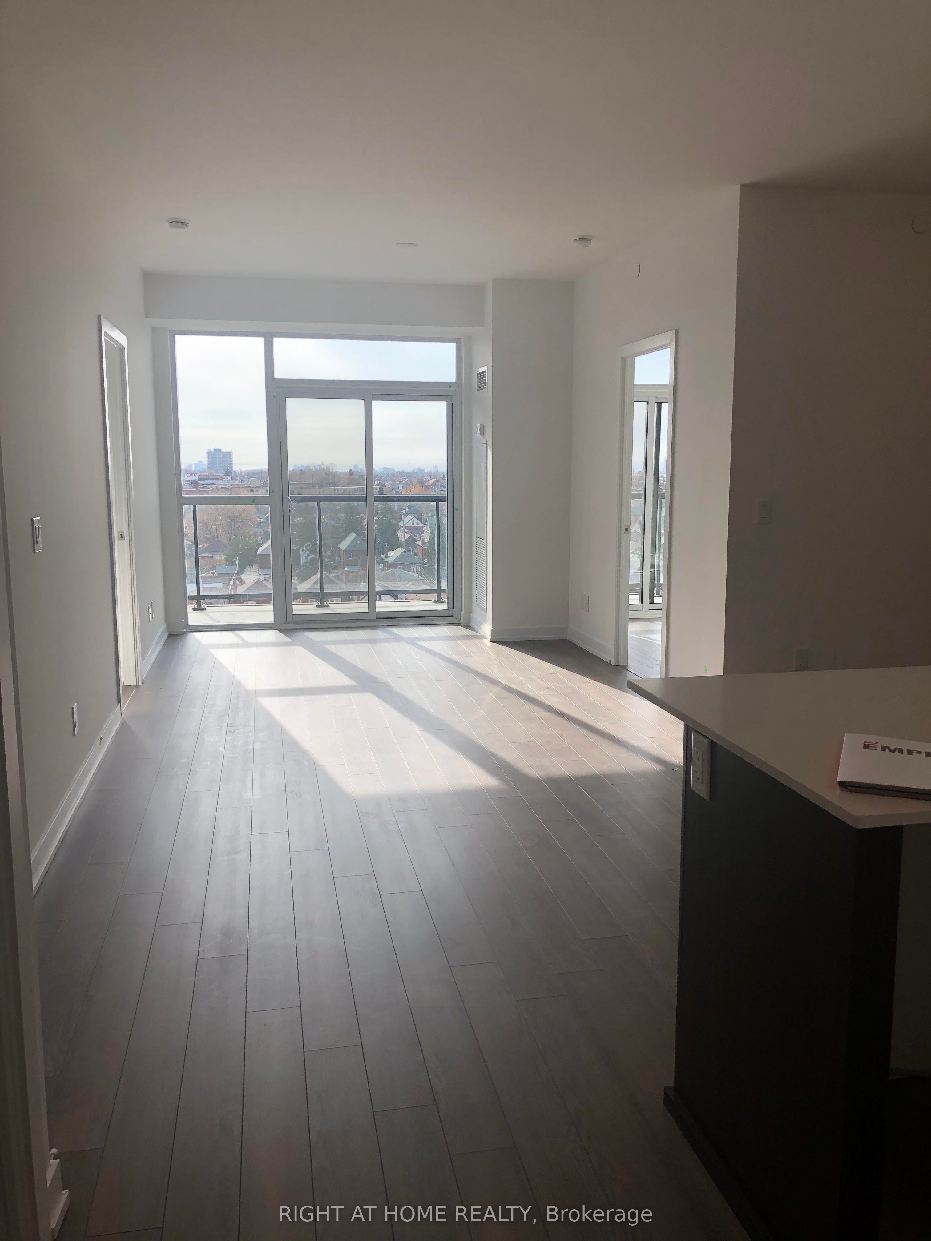 #704 - 1603 Eglinton Avenue Property Photo 4