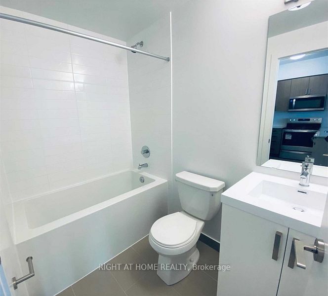 #704 - 1603 Eglinton Avenue Property Photo 6