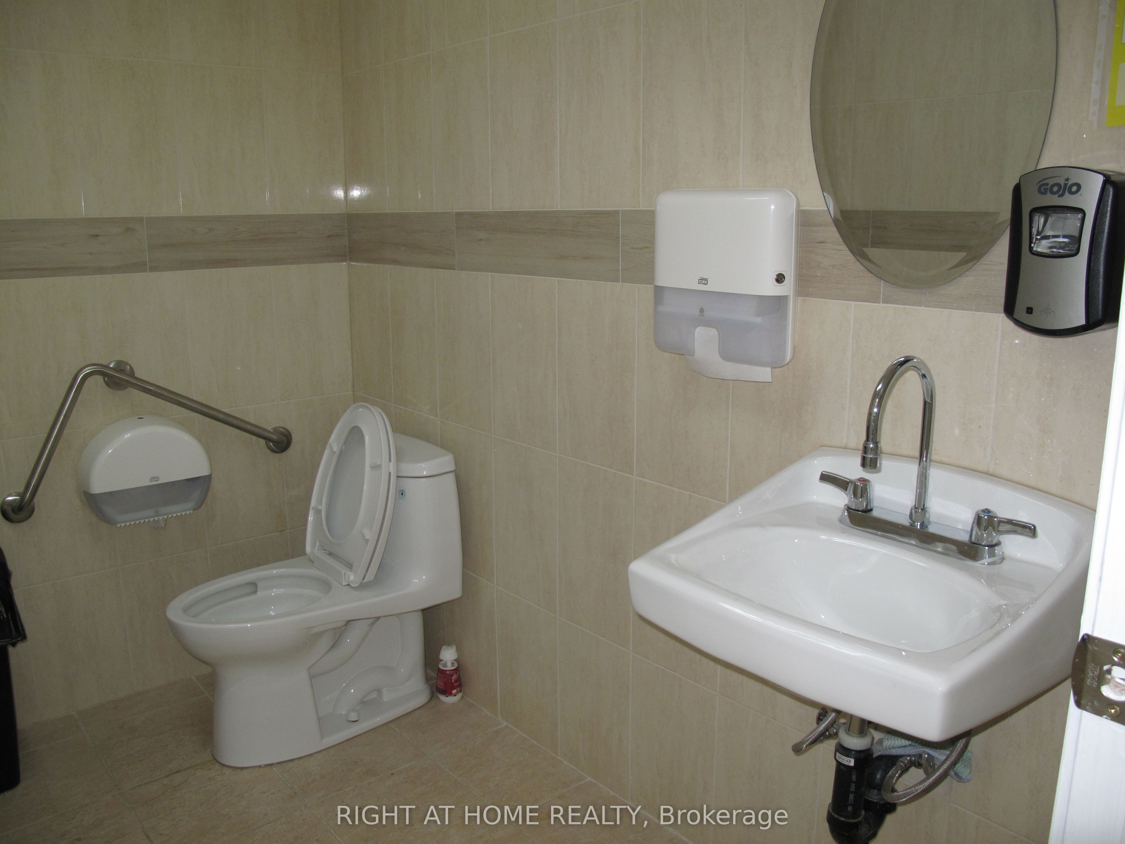 #2 - 403 Parliament Street Property Photo 7