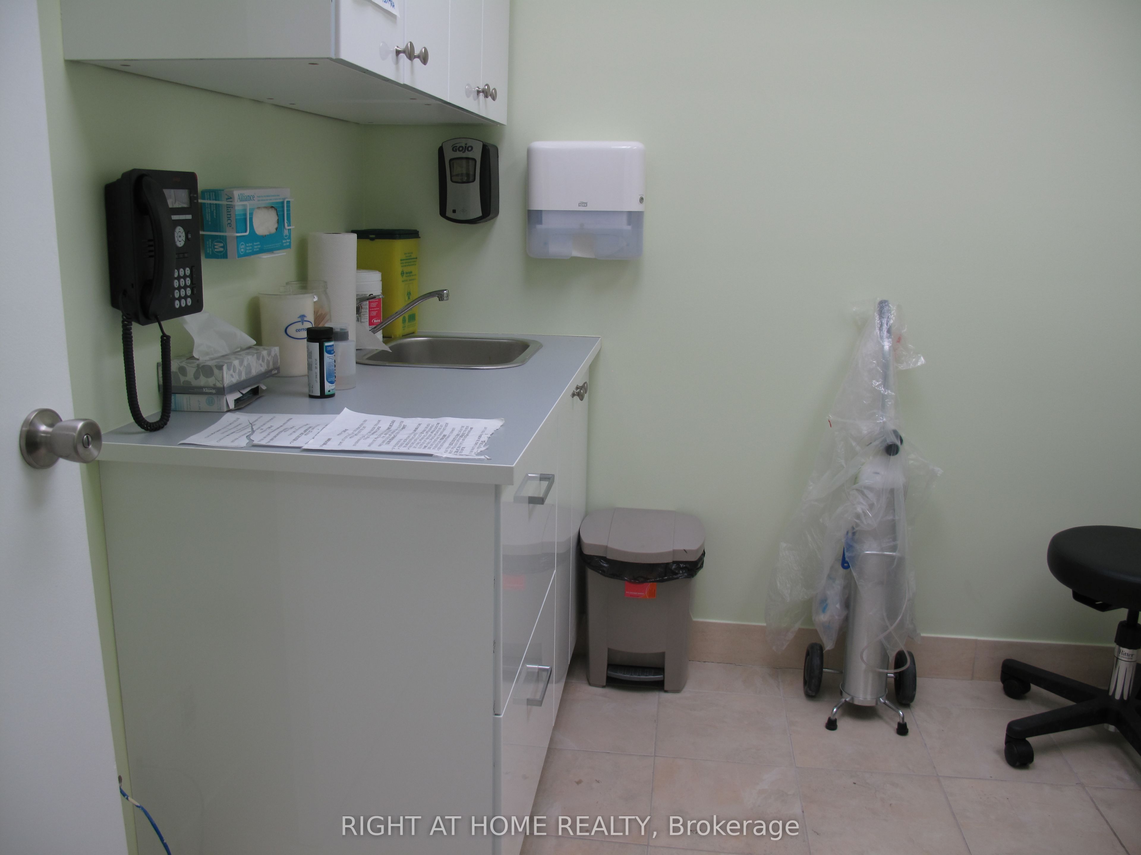 #2 - 403 Parliament Street Property Photo 12
