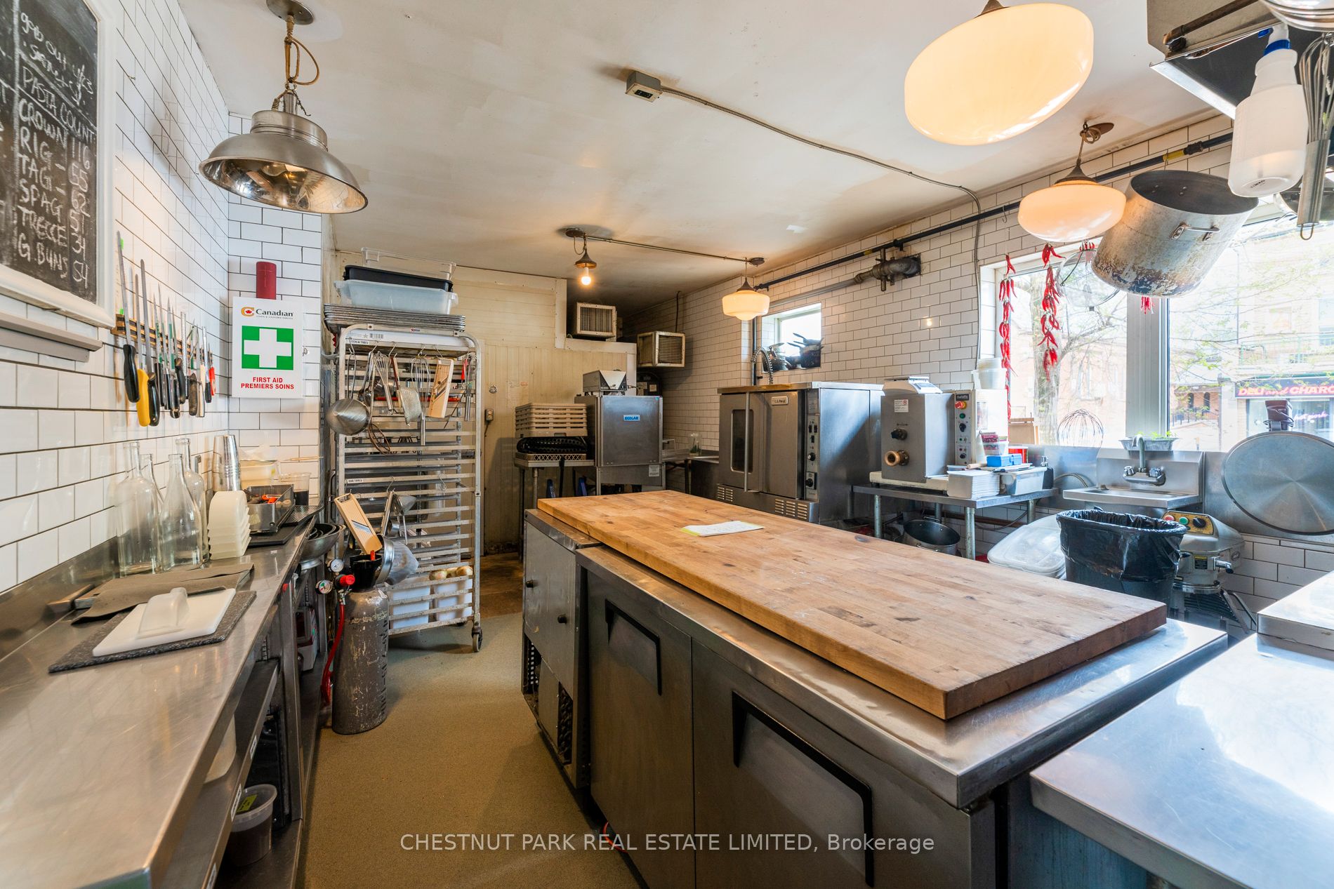 923 Dundas Street Property Photo 6