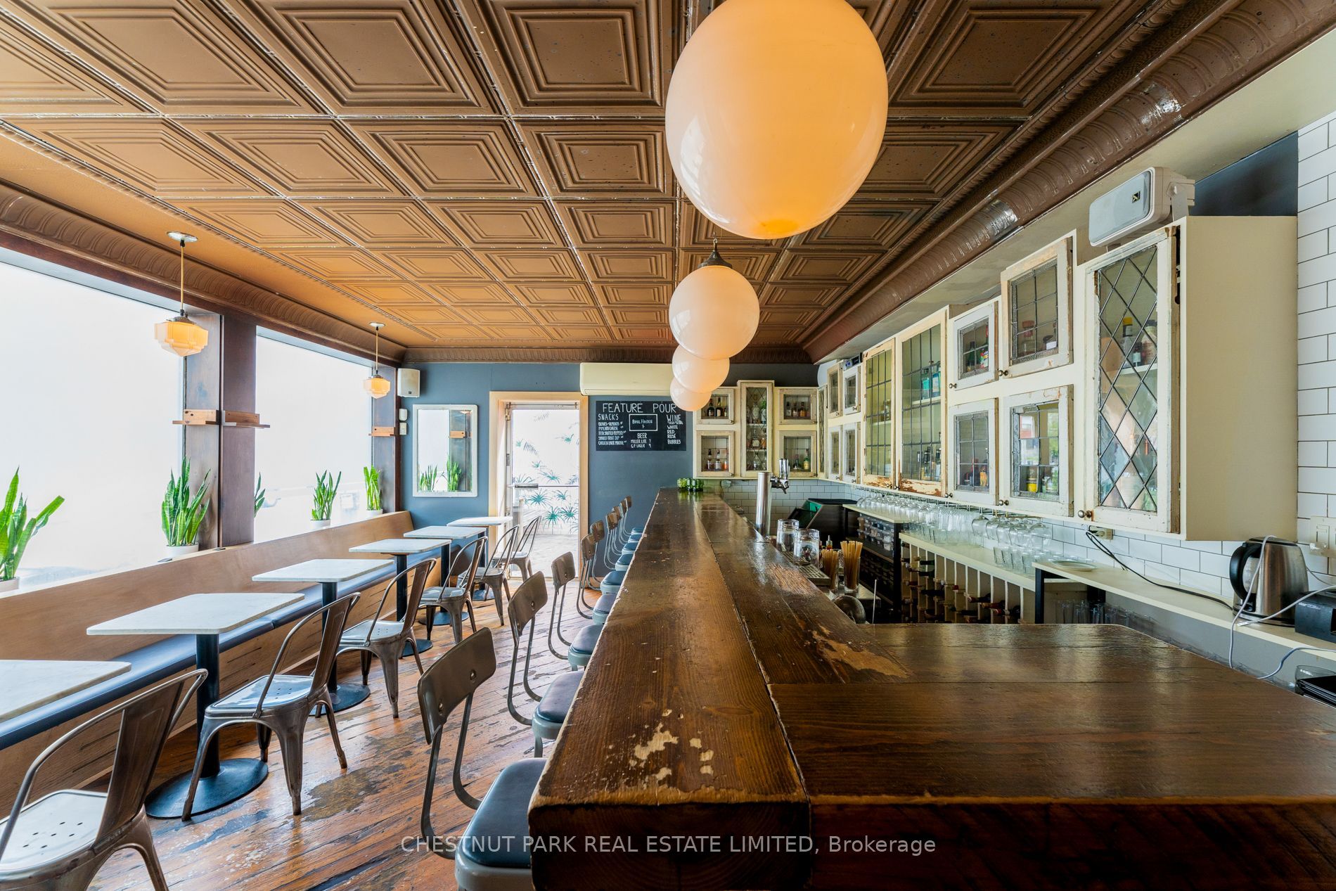 923 Dundas Street Property Photo 8