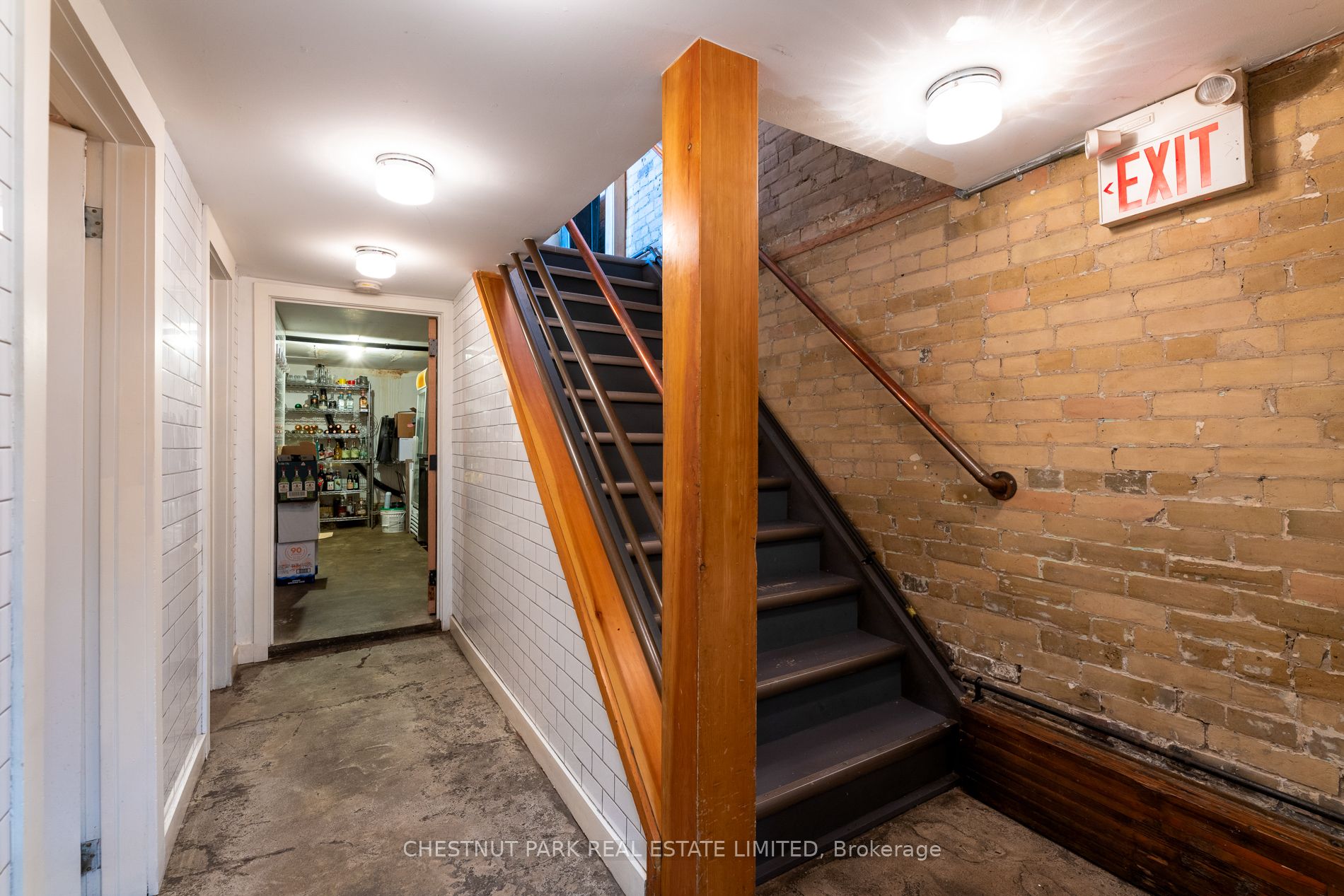 923 Dundas Street Property Photo 9