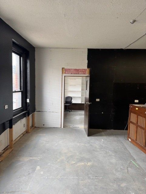 #2nd Floor - 407 Queen Street Property Photo 2