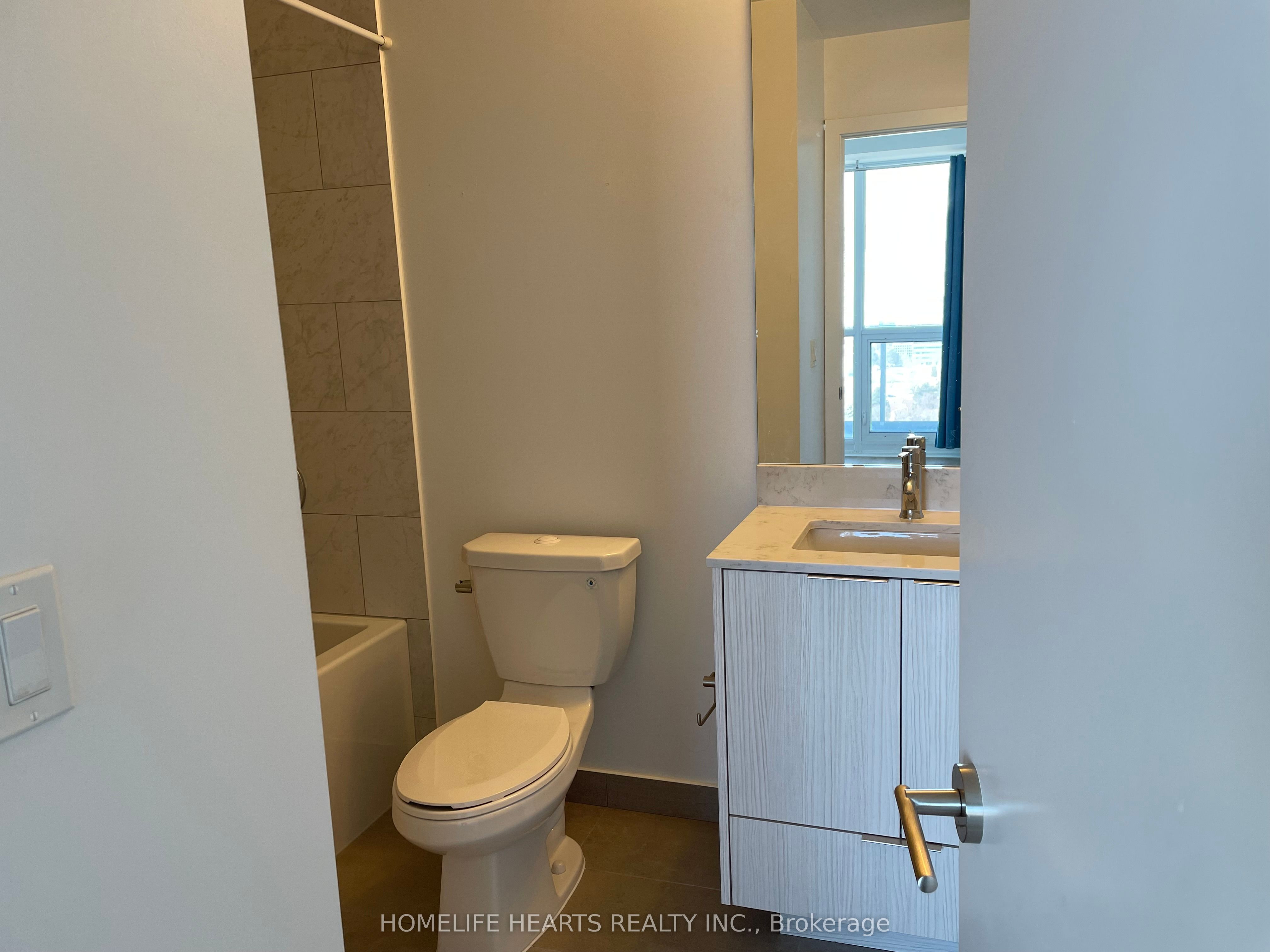 #1607 - 32 Forest Manor Road Property Photo 11