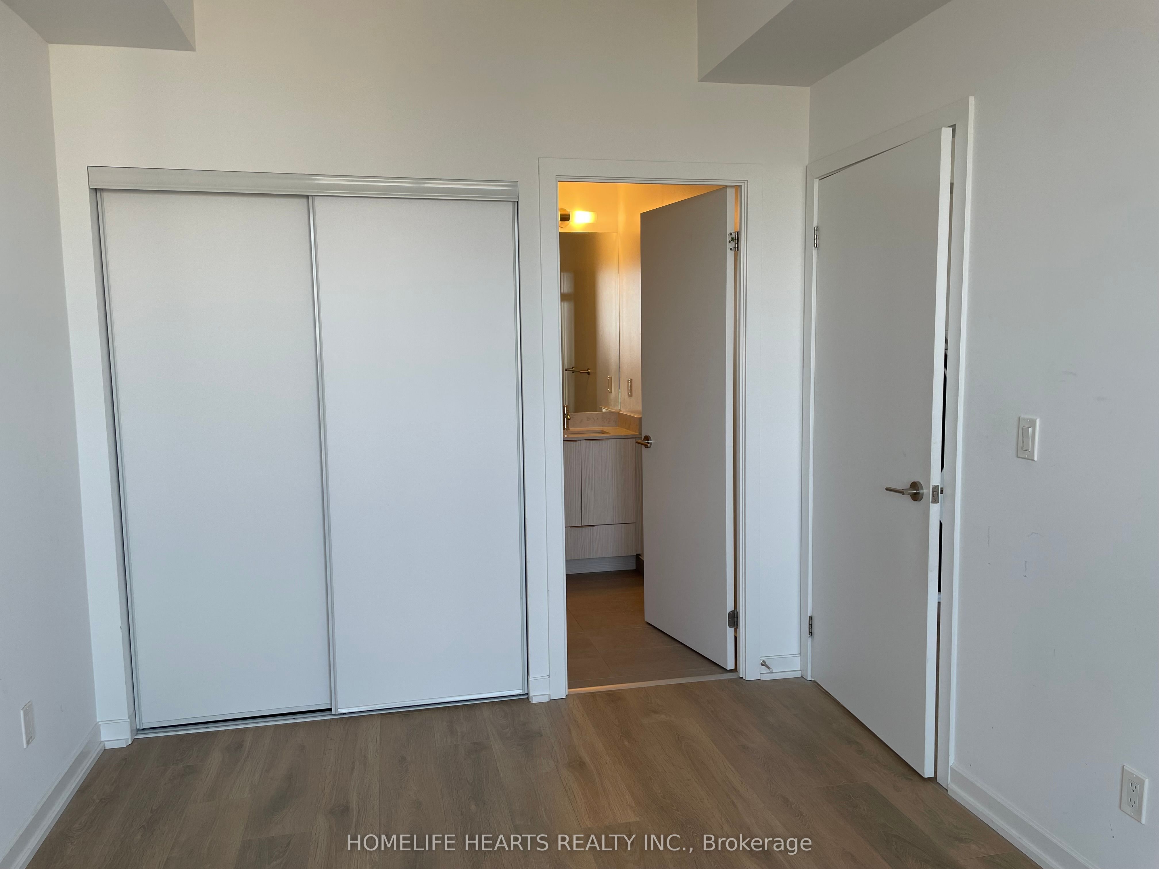 #1607 - 32 Forest Manor Road Property Photo 12
