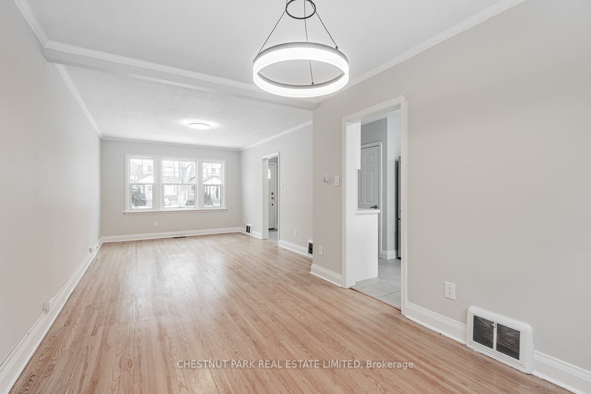 21 Thursfield Crescent Property Photo 7