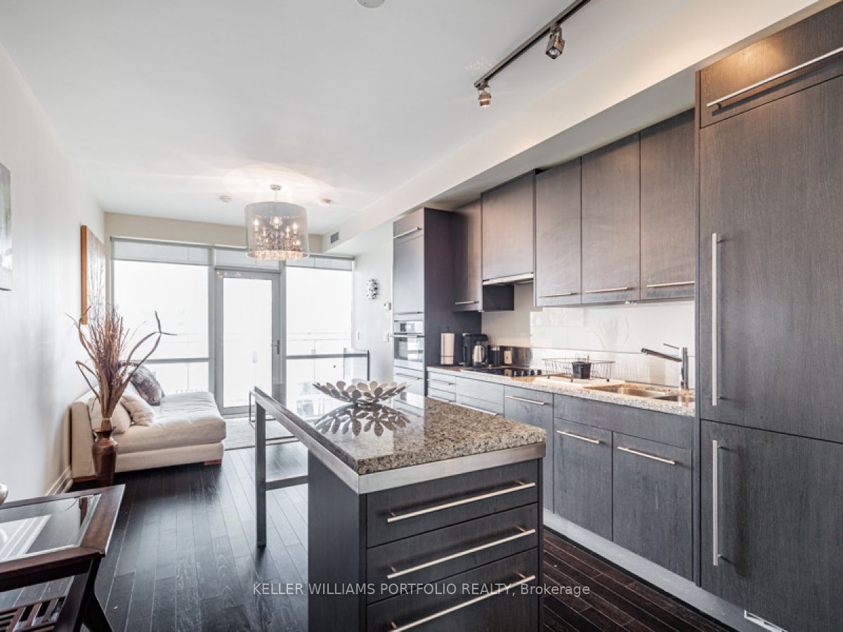 #1707 - 80 John Street Property Photo 4