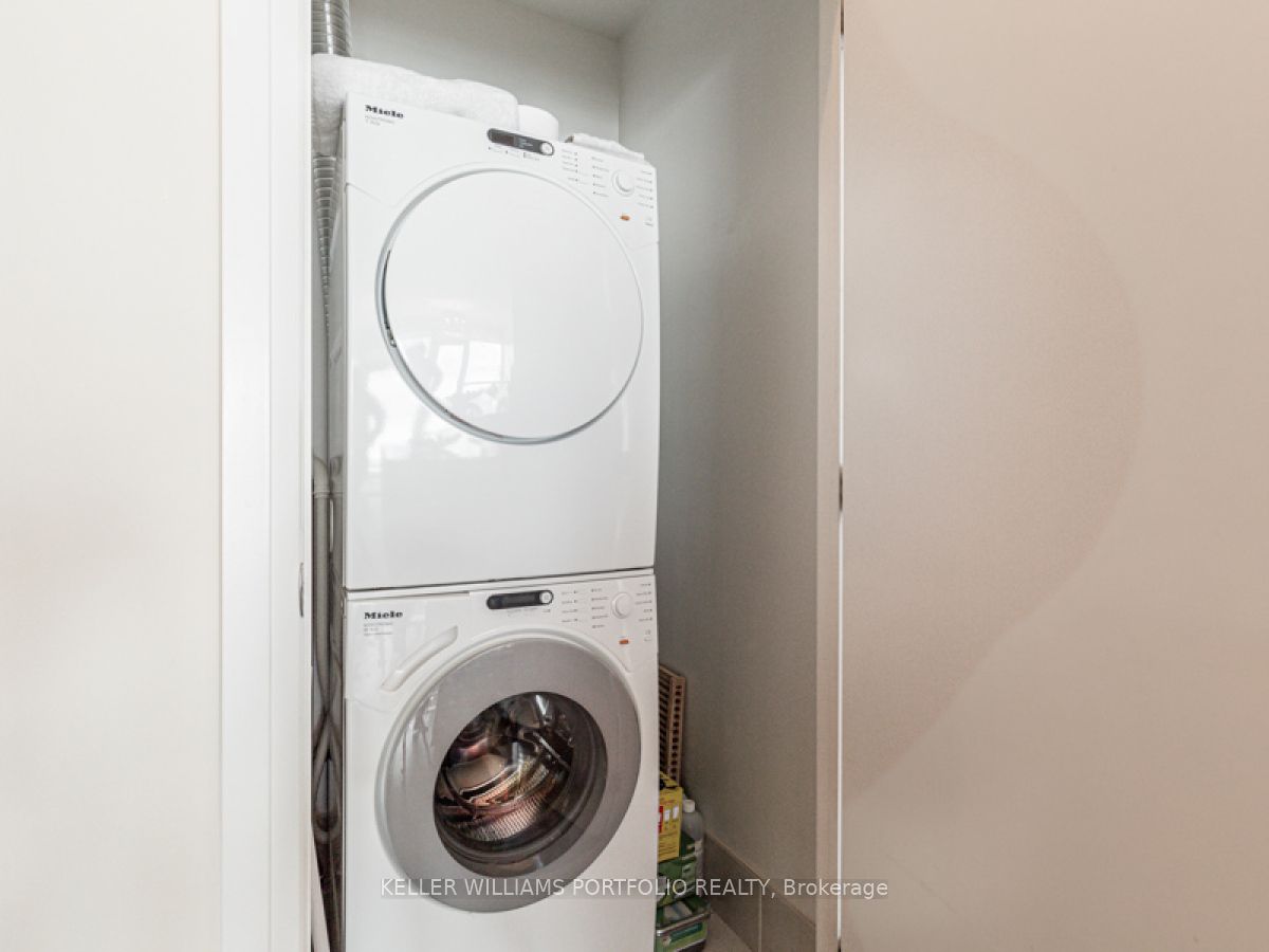 #1707 - 80 John Street Property Photo 6