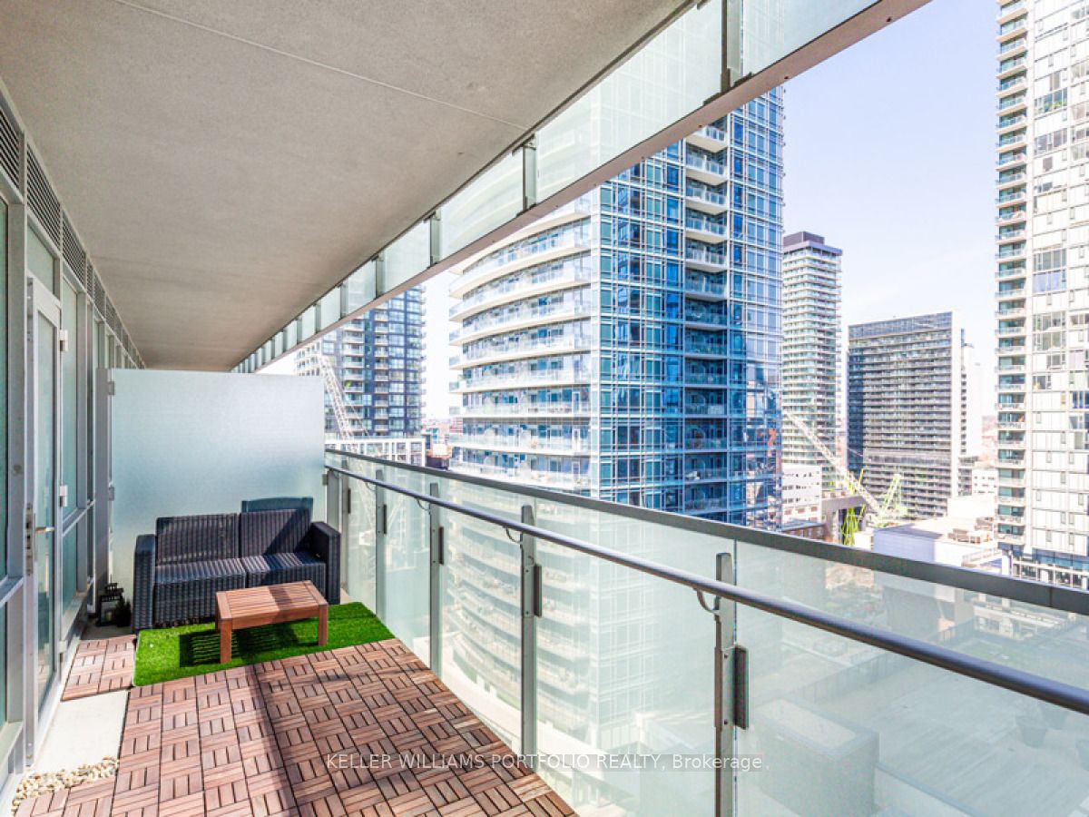 #1707 - 80 John Street Property Photo 7