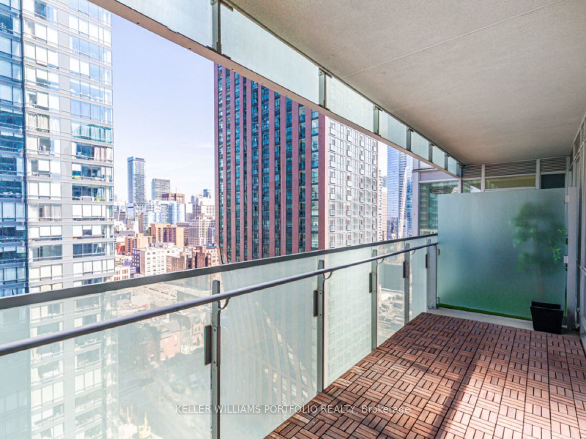 #1707 - 80 John Street Property Photo 8
