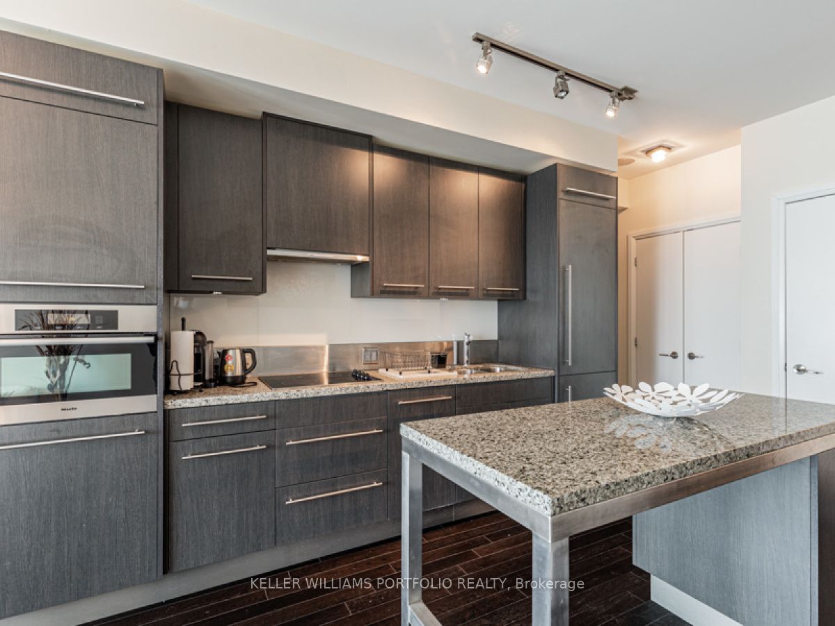 #1707 - 80 John Street Property Photo 10