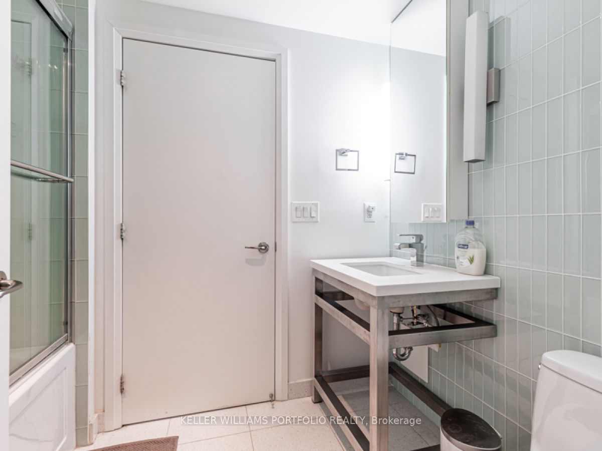 #1707 - 80 John Street Property Photo 11