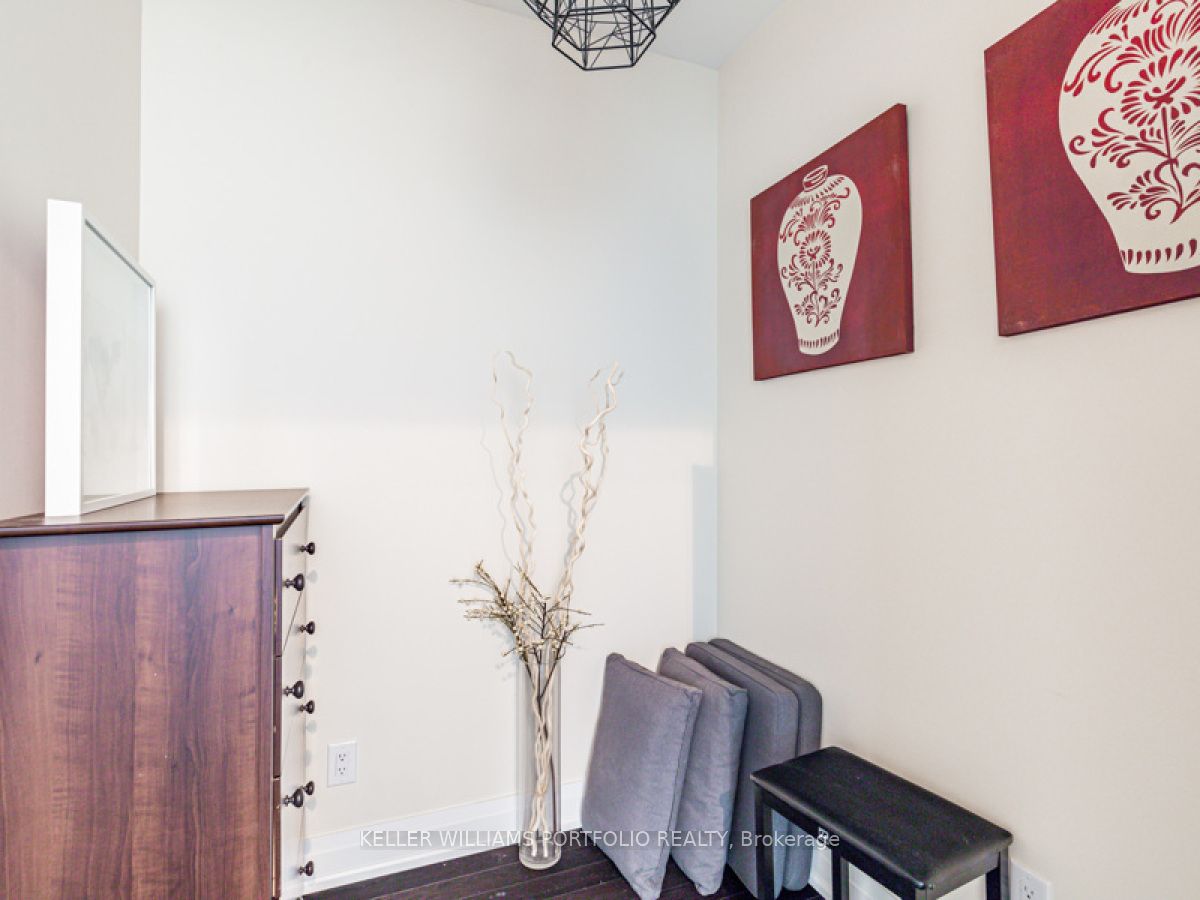 #1707 - 80 John Street Property Photo 14