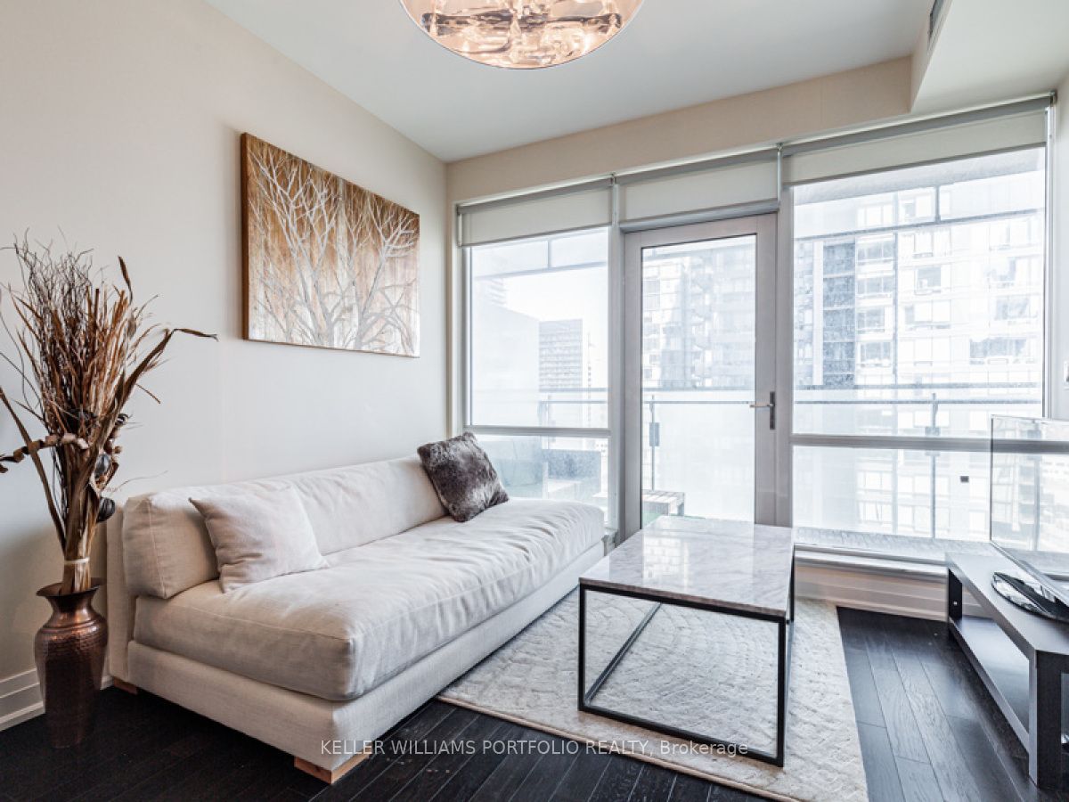 #1707 - 80 John Street Property Photo 17