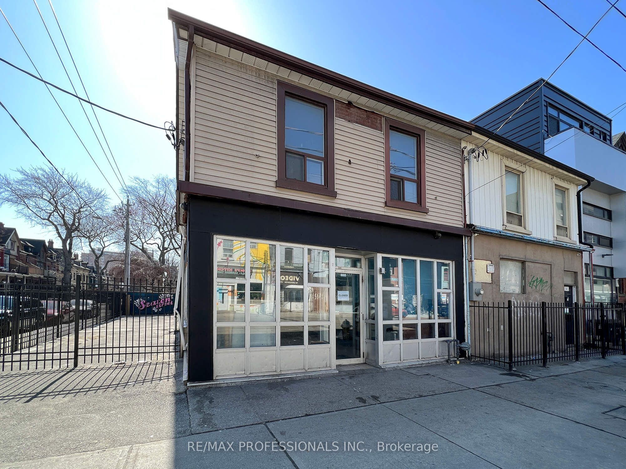 #main - 345 Dundas Street Property Photo 3
