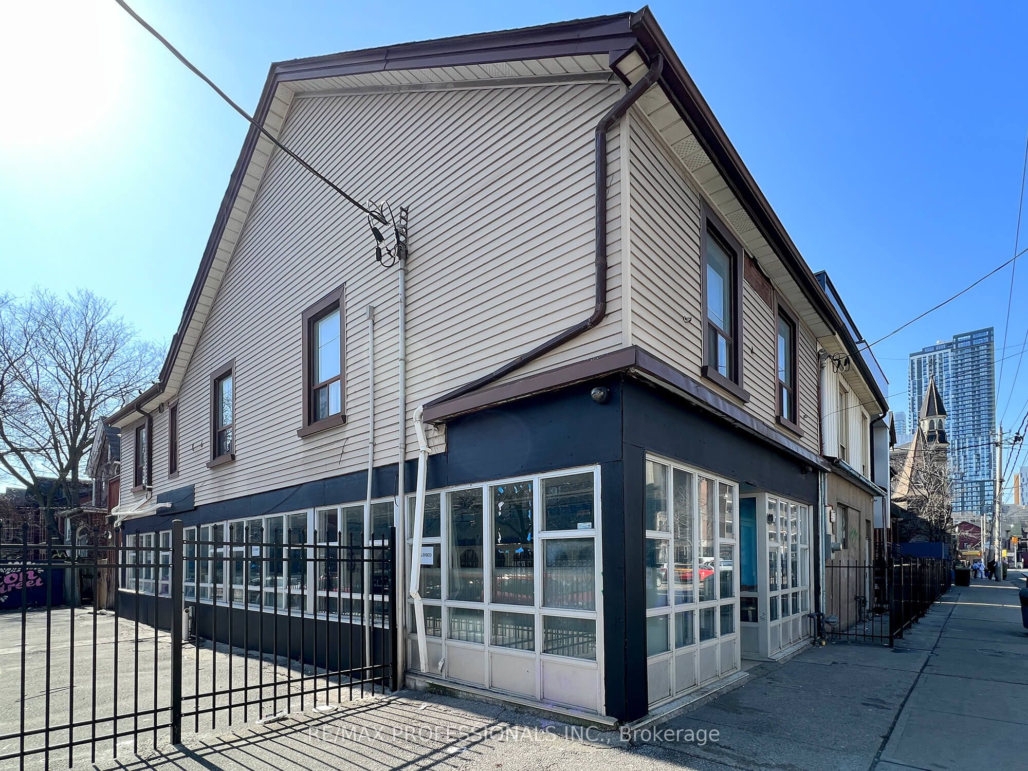 #main - 345 Dundas Street Property Photo 4