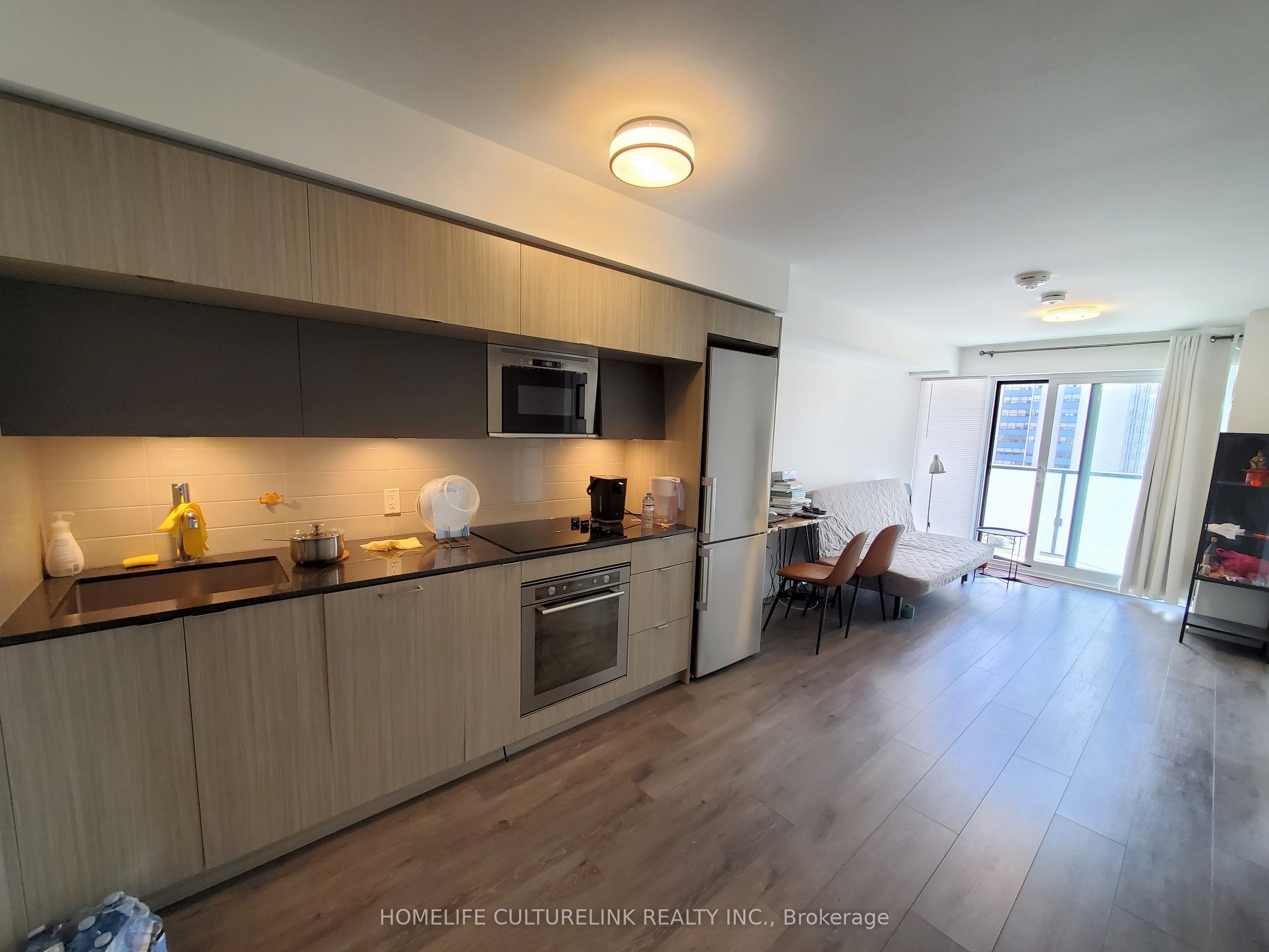 #610 - 575 Bloor Street Property Photo 2