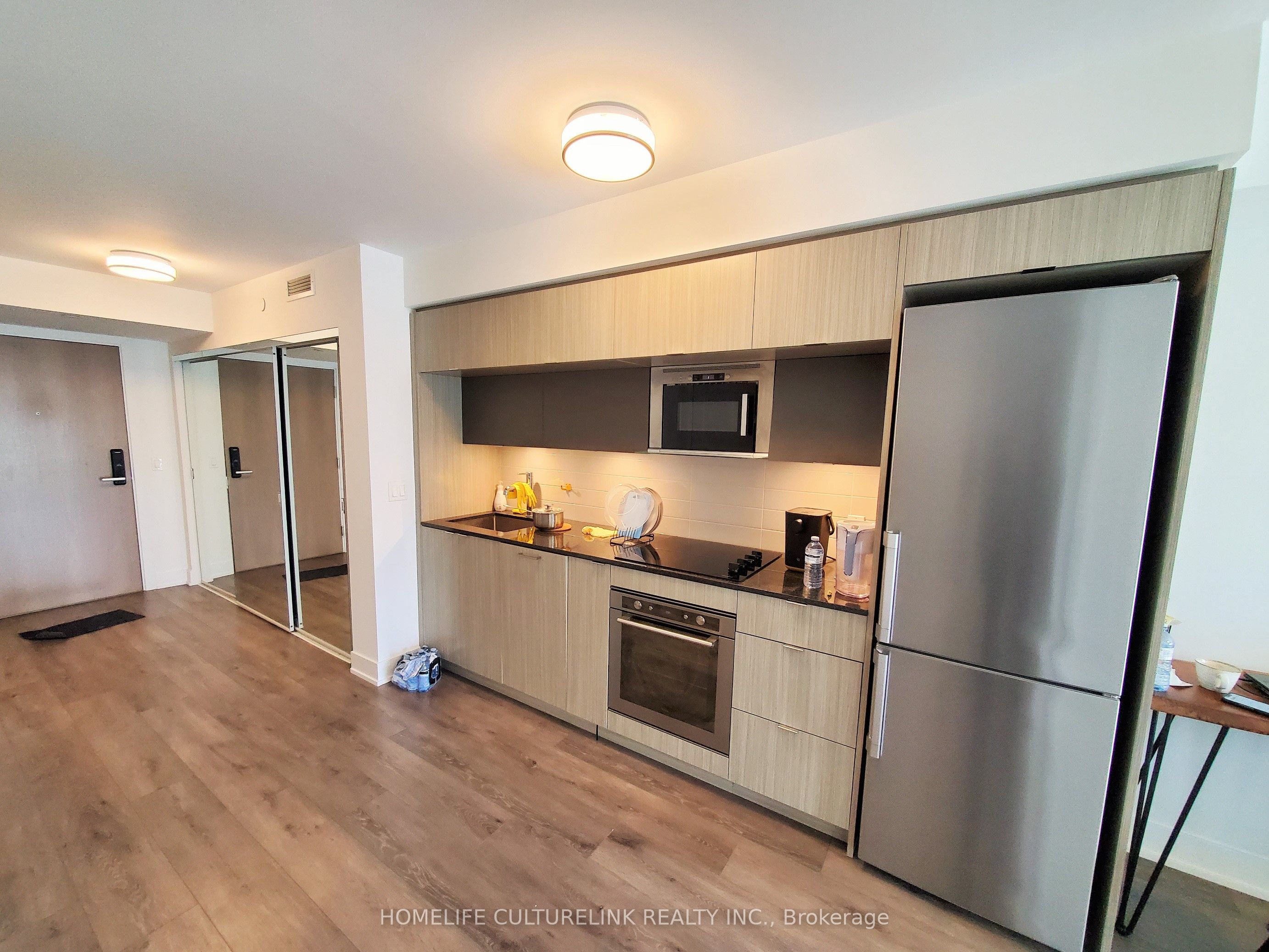 #610 - 575 Bloor Street Property Photo 4