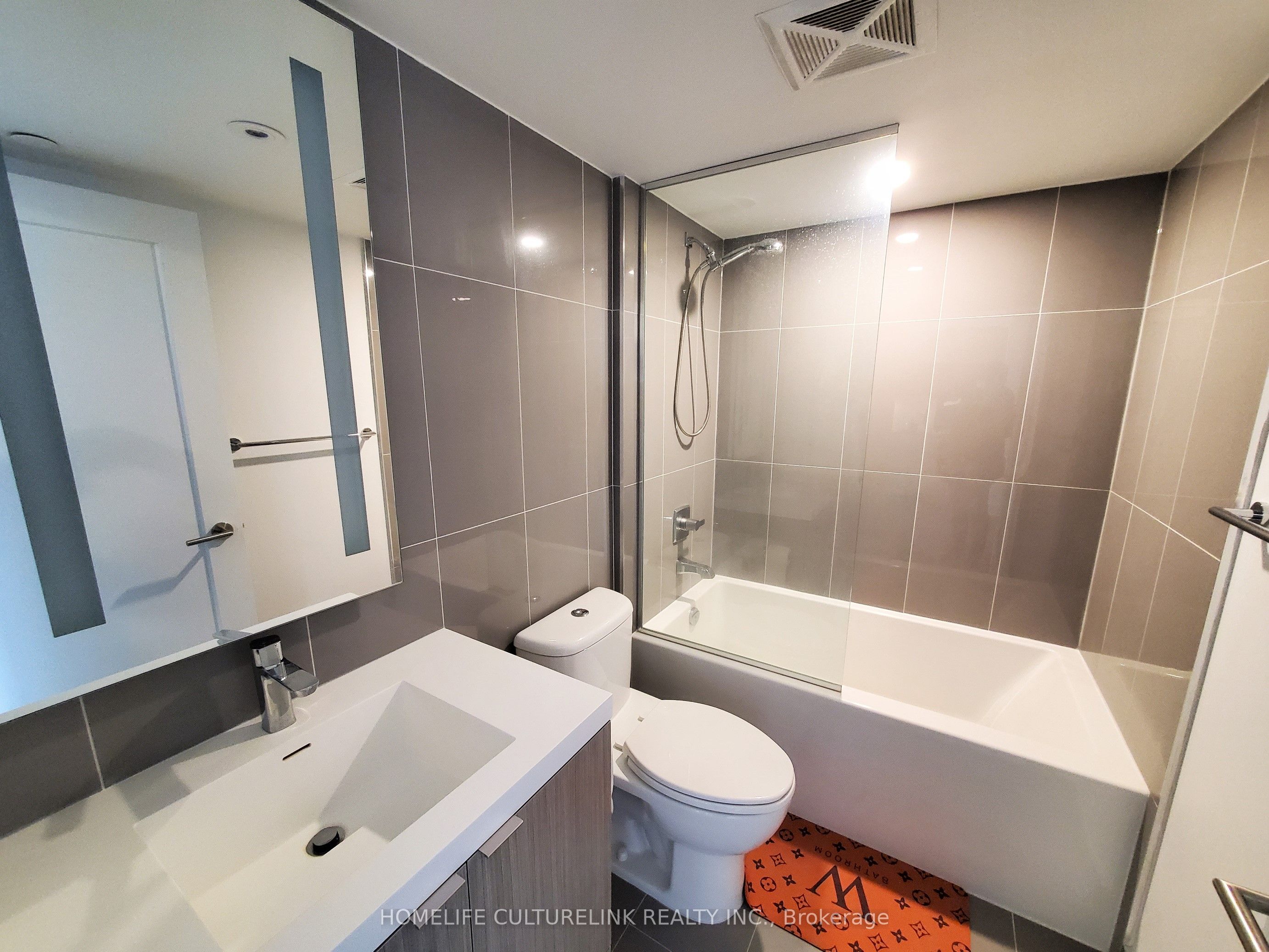 #610 - 575 Bloor Street Property Photo 6