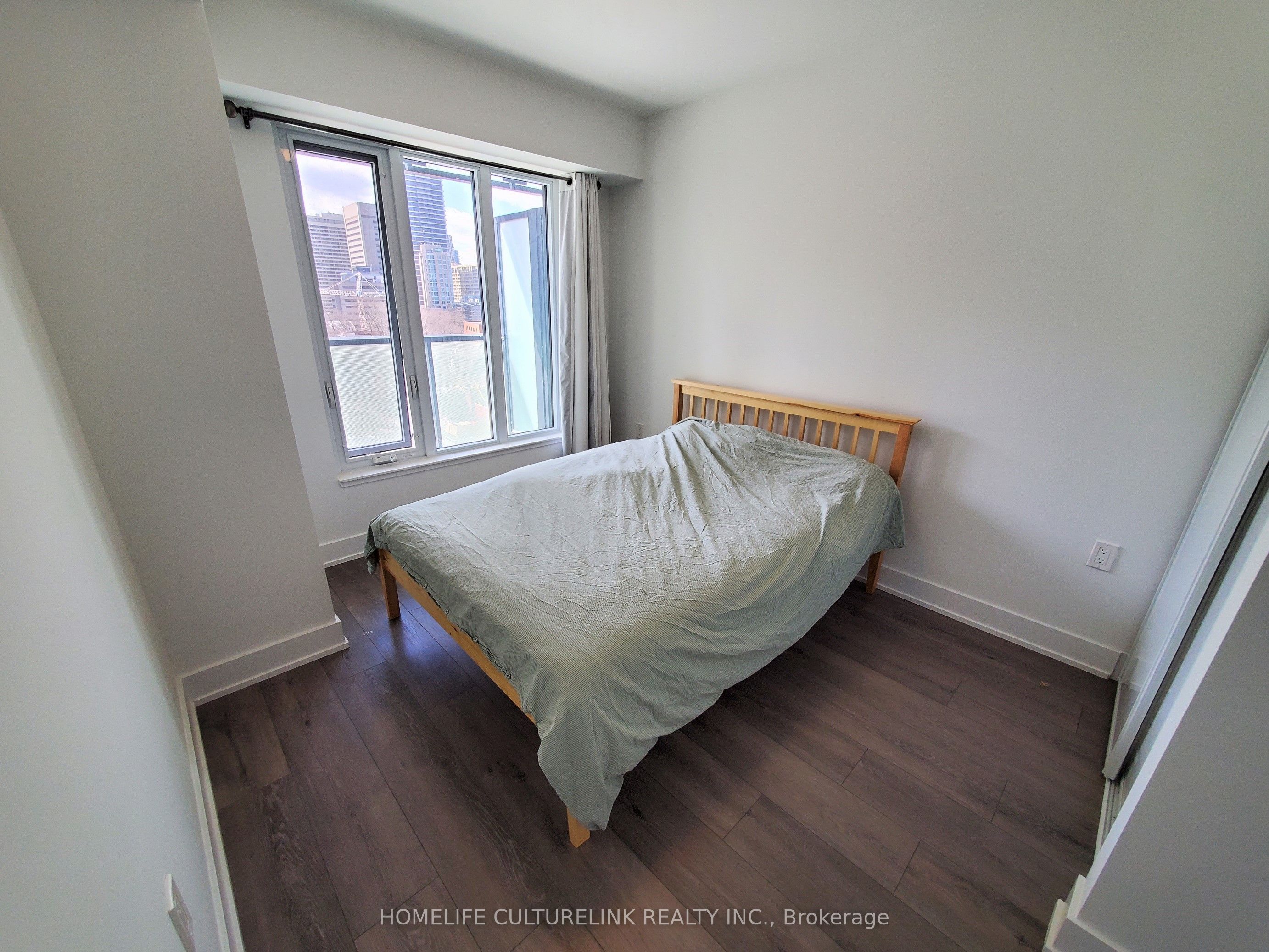 #610 - 575 Bloor Street Property Photo 7