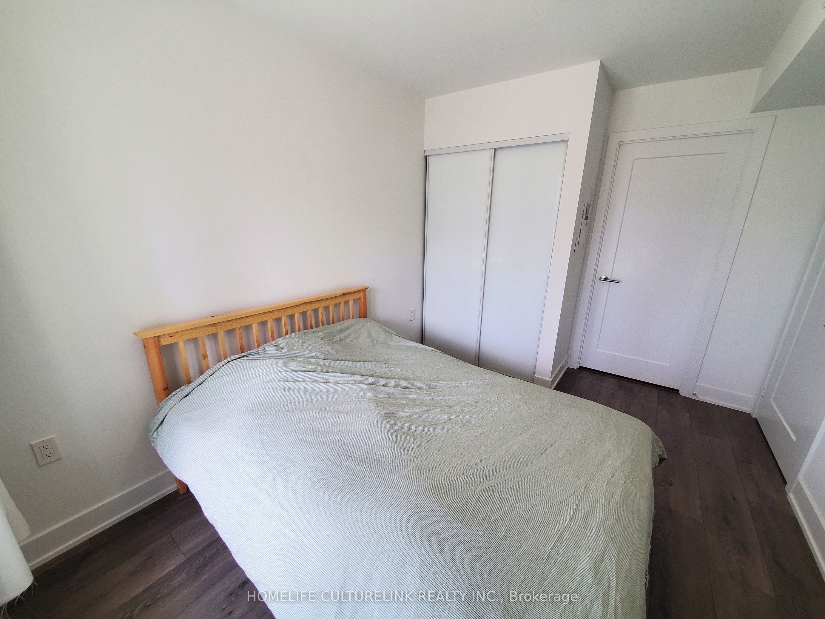 #610 - 575 Bloor Street Property Photo 8