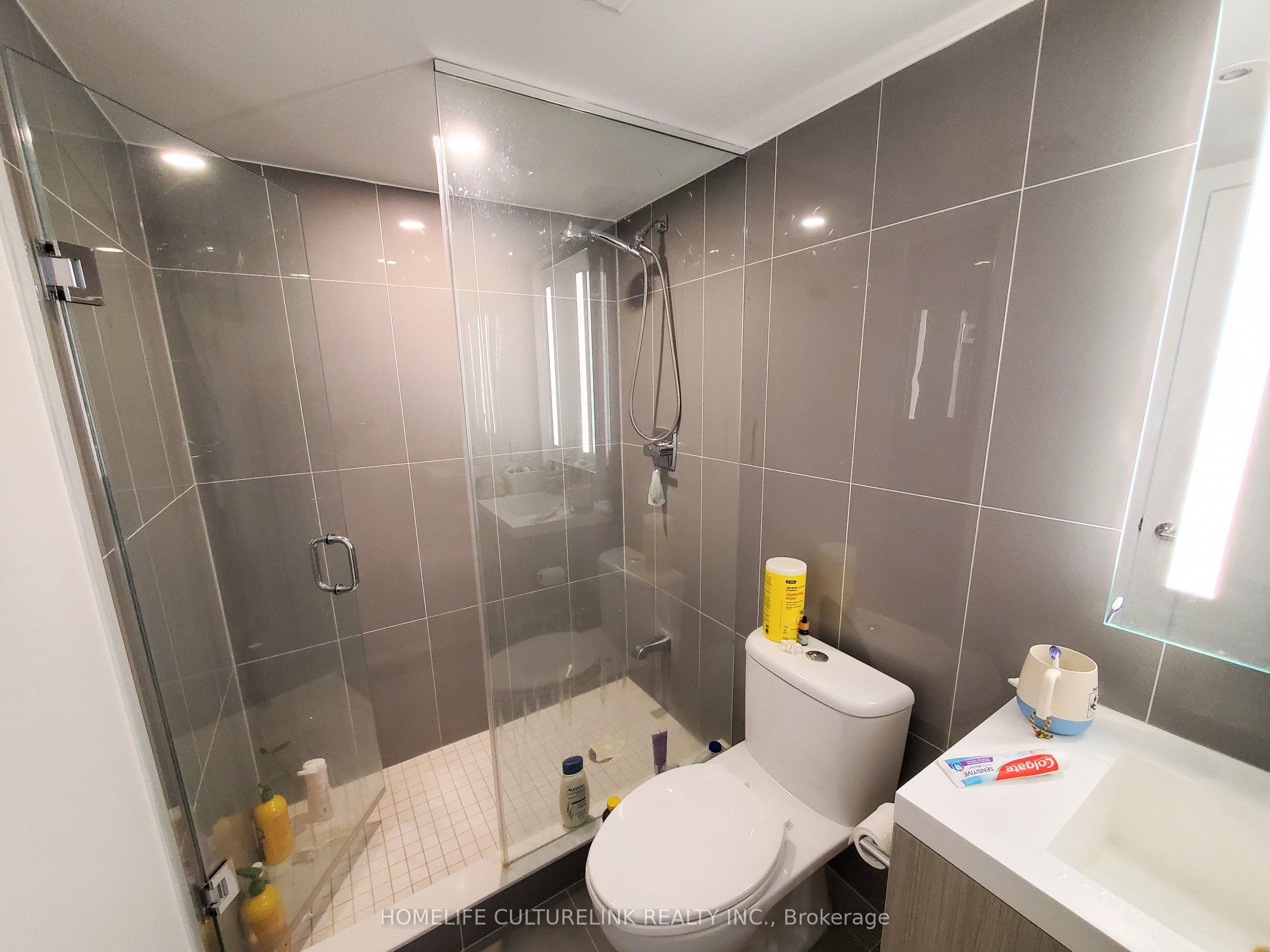 #610 - 575 Bloor Street Property Photo 9