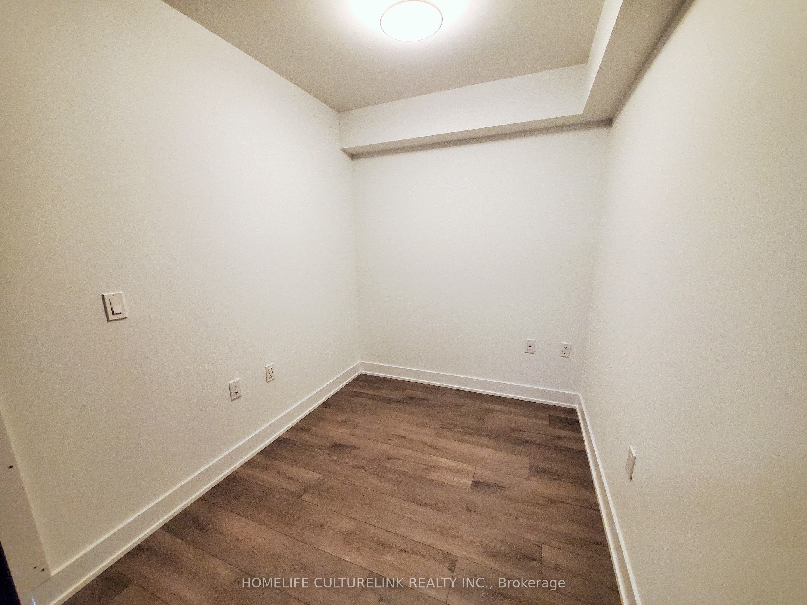 #610 - 575 Bloor Street Property Photo 10