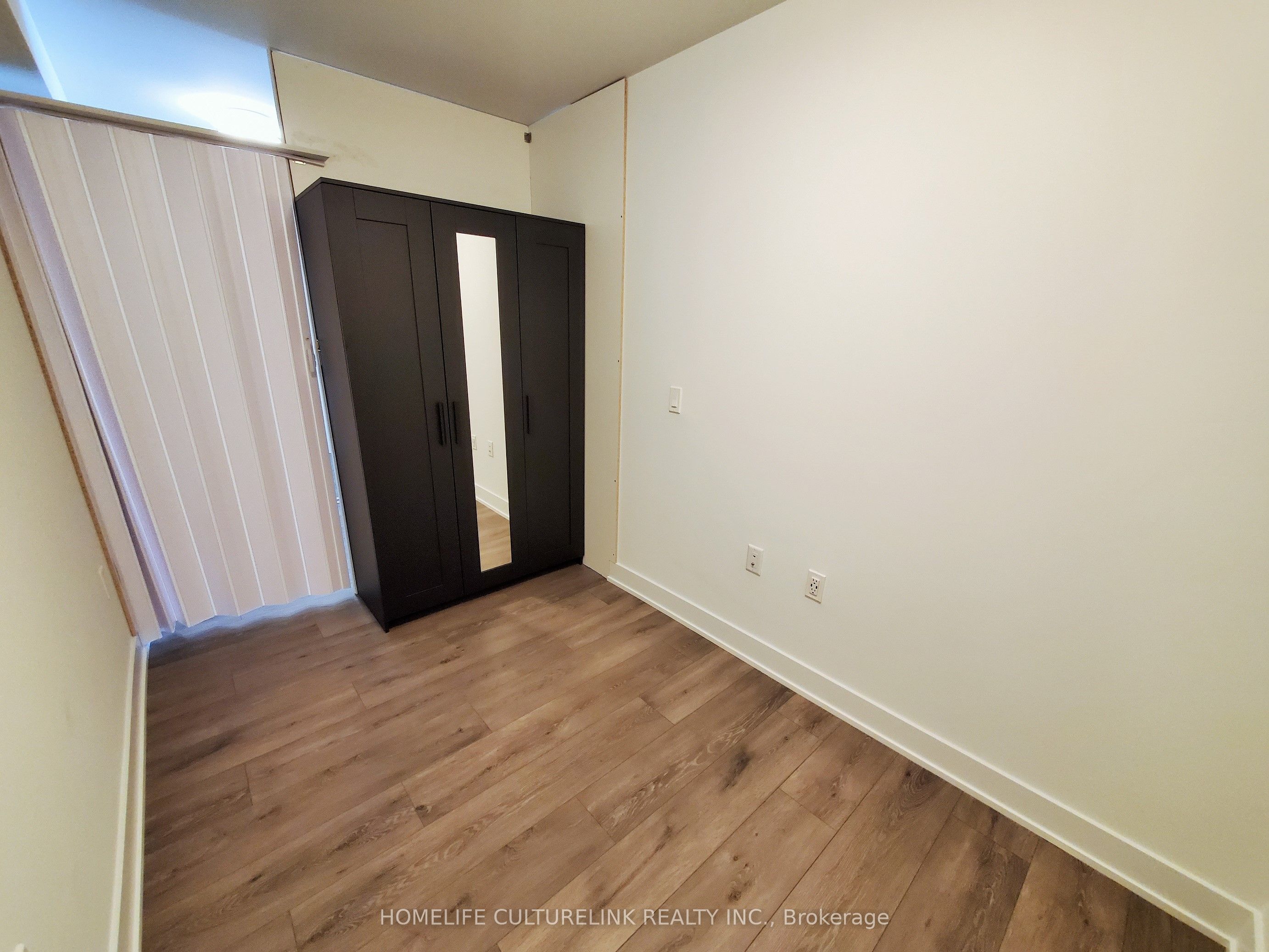 #610 - 575 Bloor Street Property Photo 11