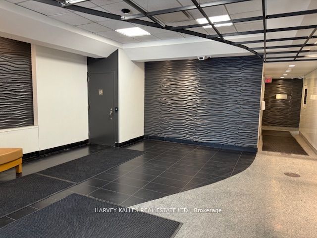 #303c - 110 Eglinton Avenue Property Photo 4