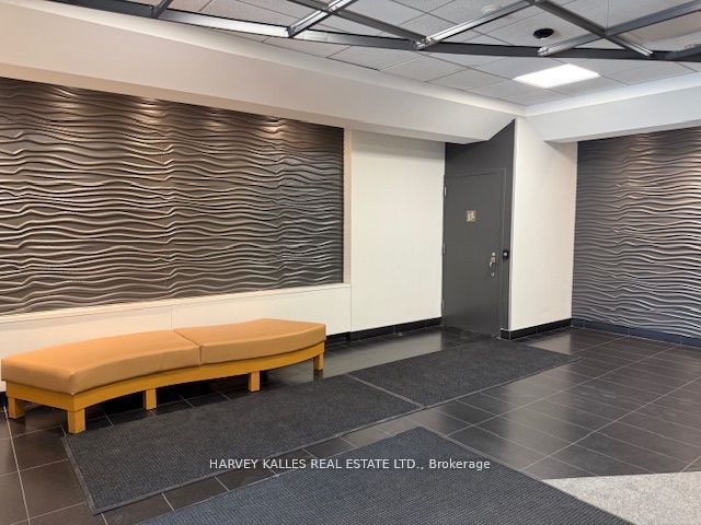 #303c - 110 Eglinton Avenue Property Photo 5