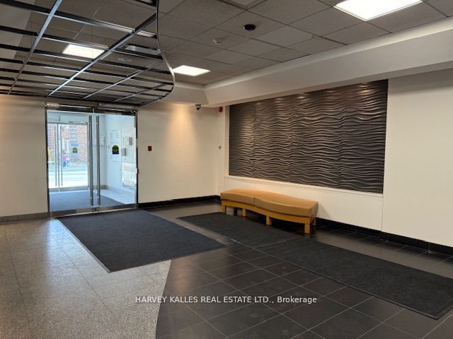 #303c - 110 Eglinton Avenue Property Photo 6