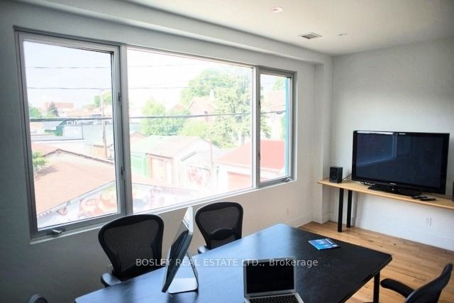 #2nd Flr - 1052 Queen Street Property Photo 3