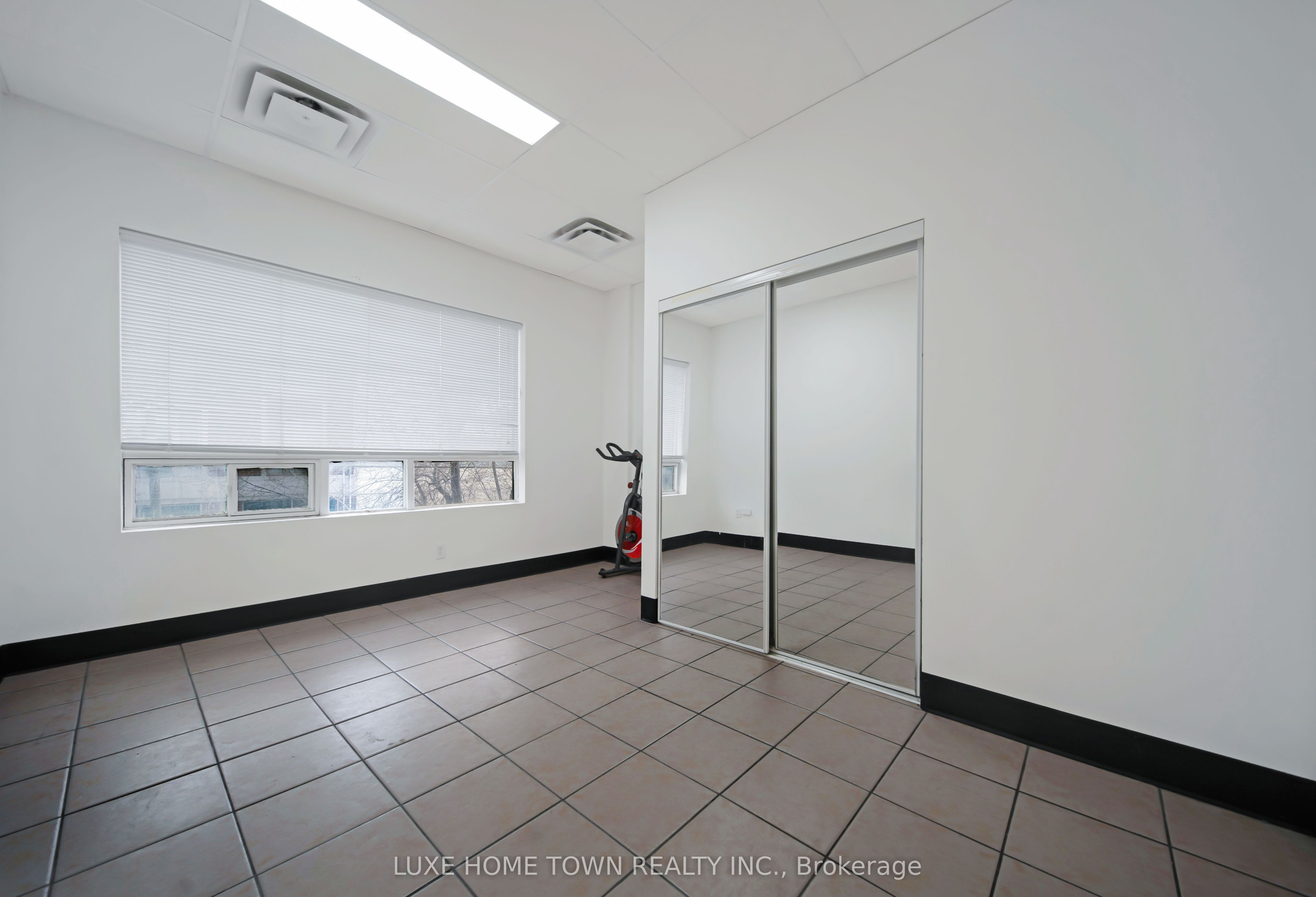 842 Dundas Street Property Photo 21