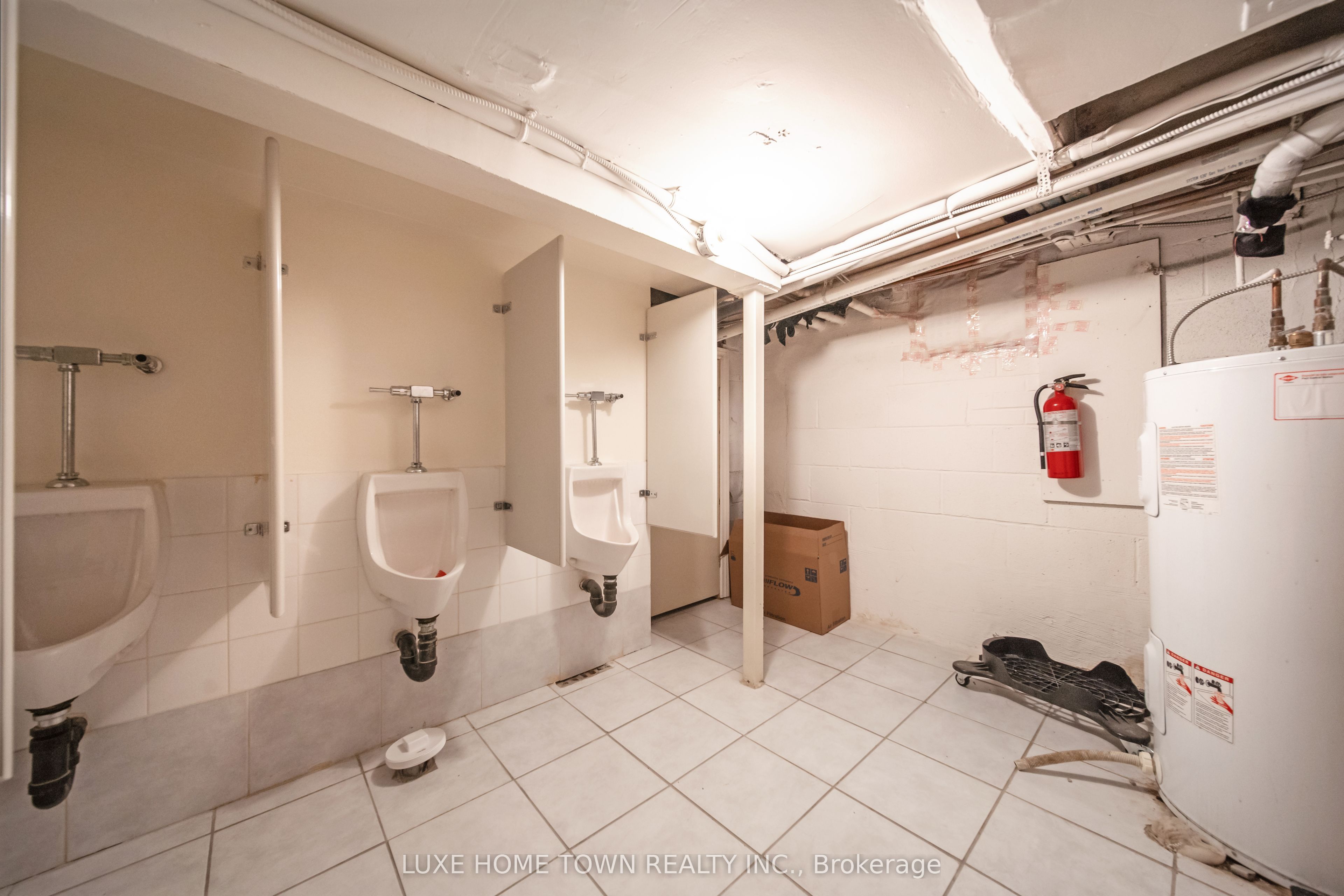 842 Dundas Street Property Photo 24