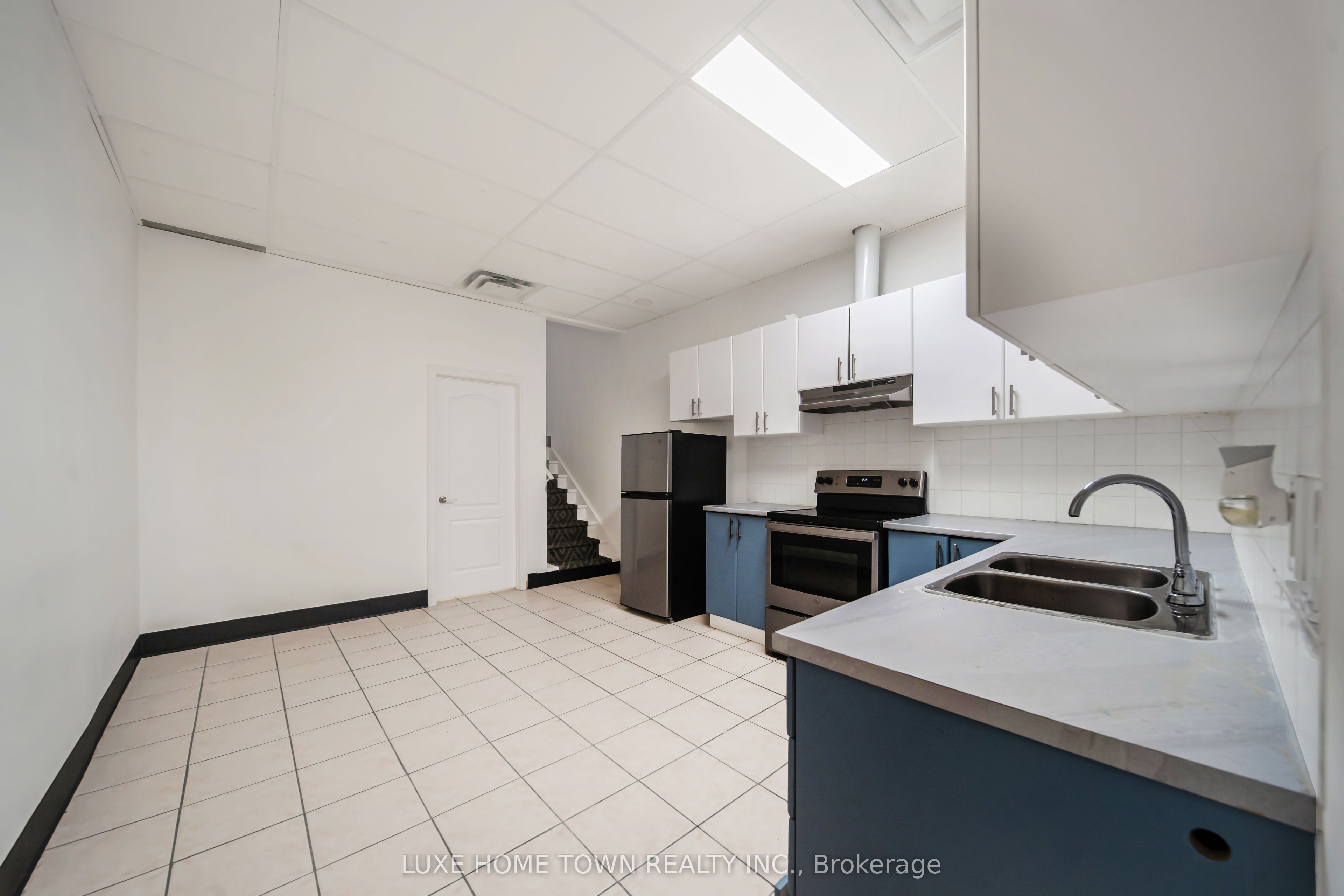 842 Dundas Street Property Photo 28
