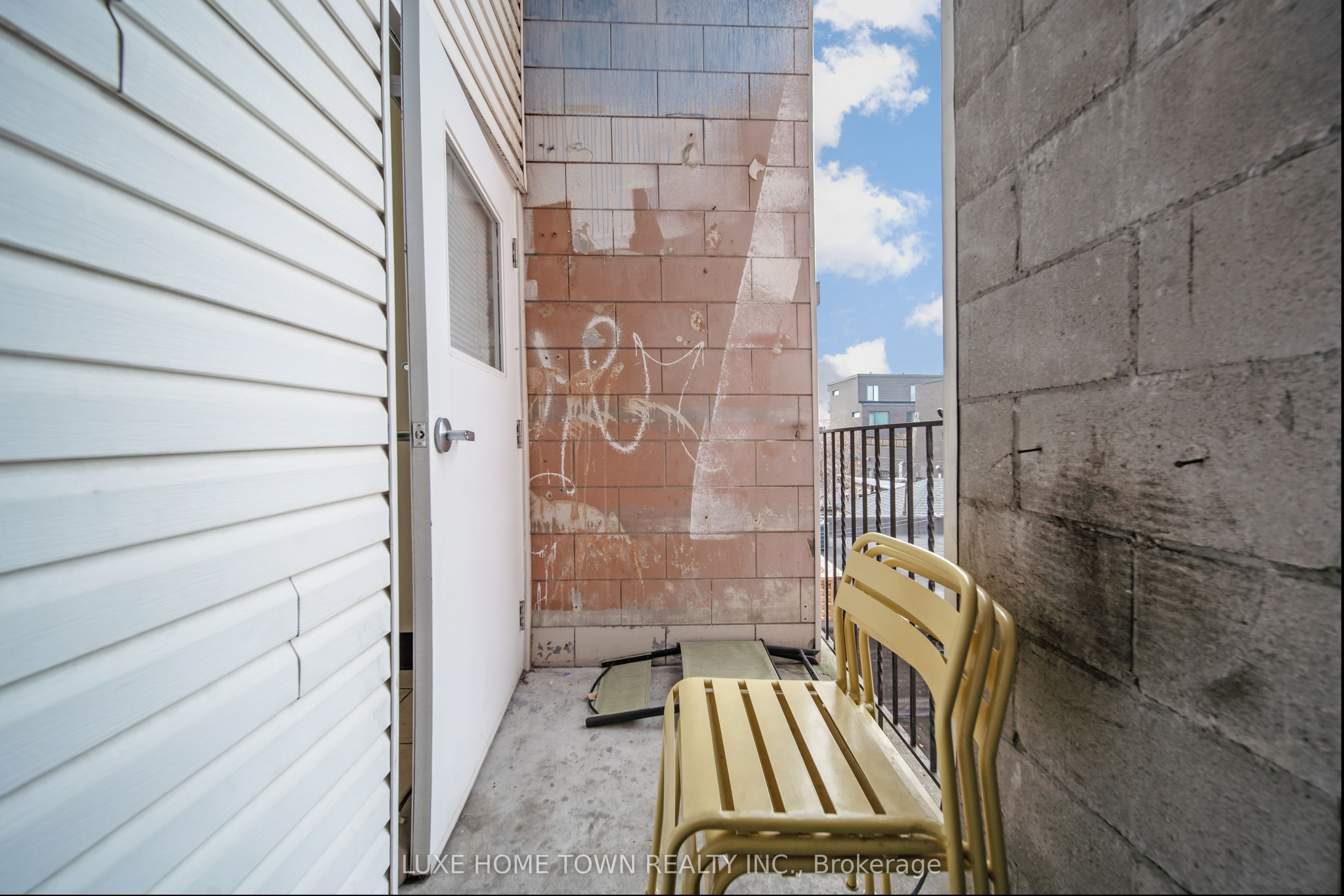 842 Dundas Street Property Photo 31