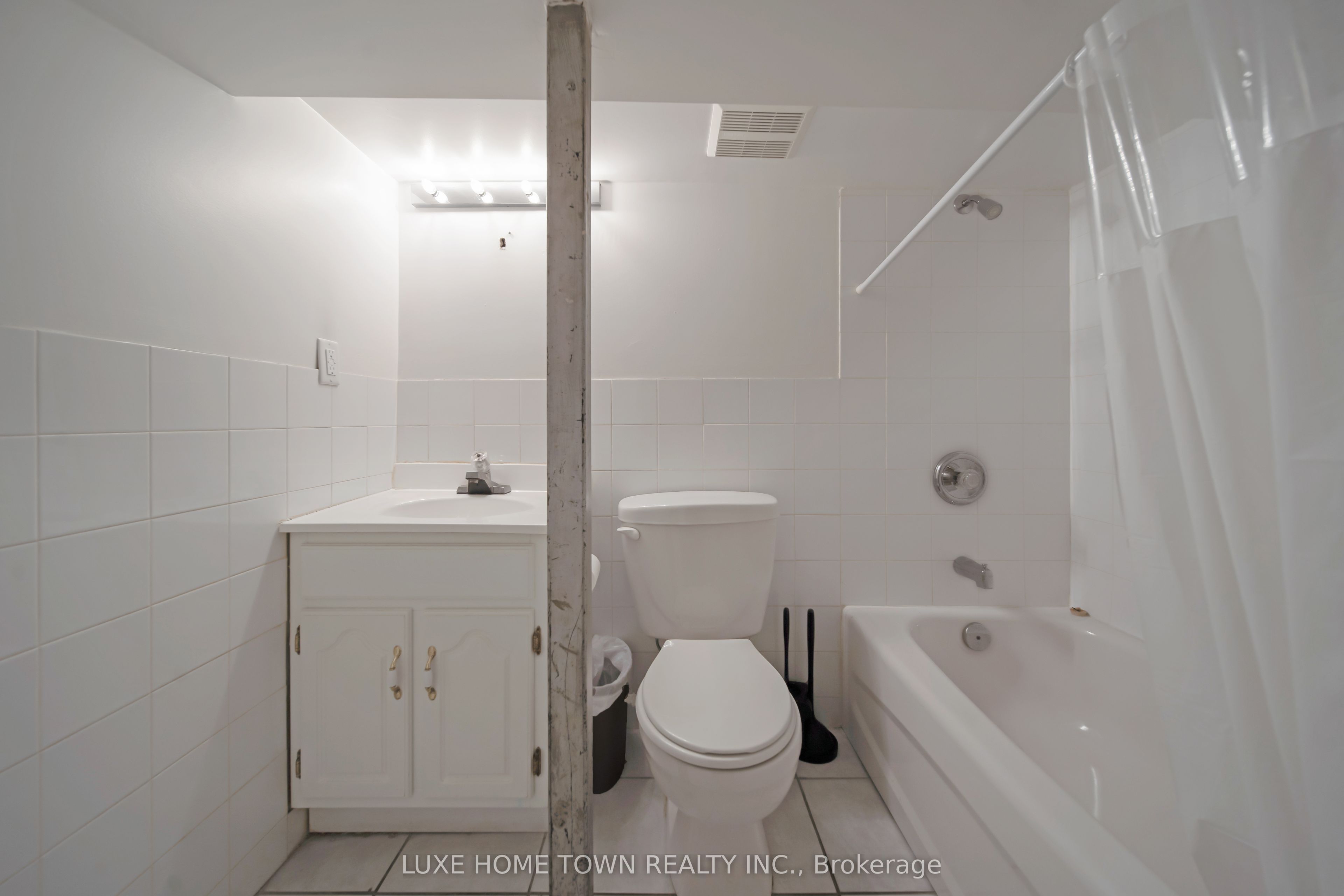 842 Dundas Street Property Photo 33