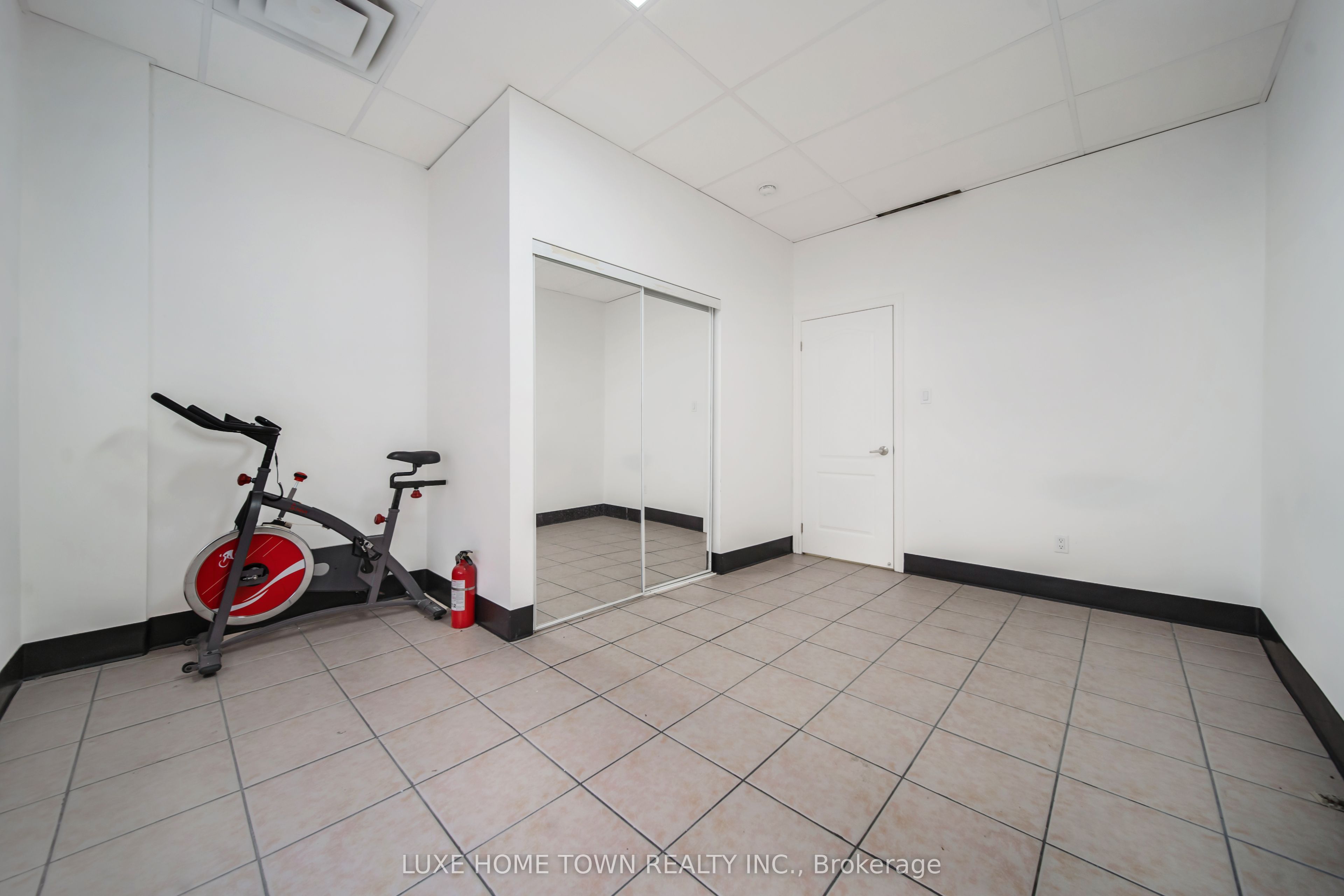 842 Dundas Street Property Photo 34
