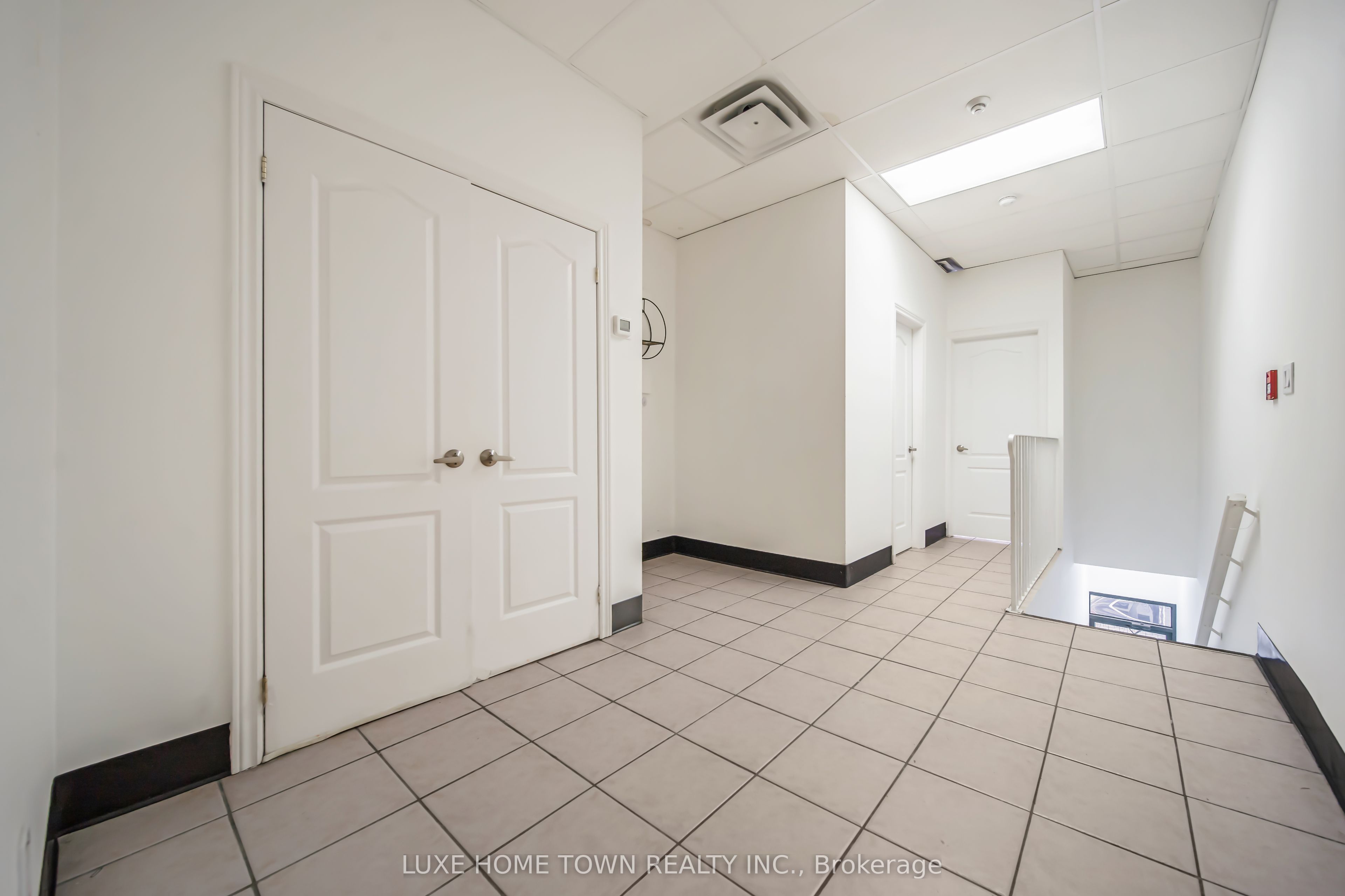 842 Dundas Street Property Photo 36