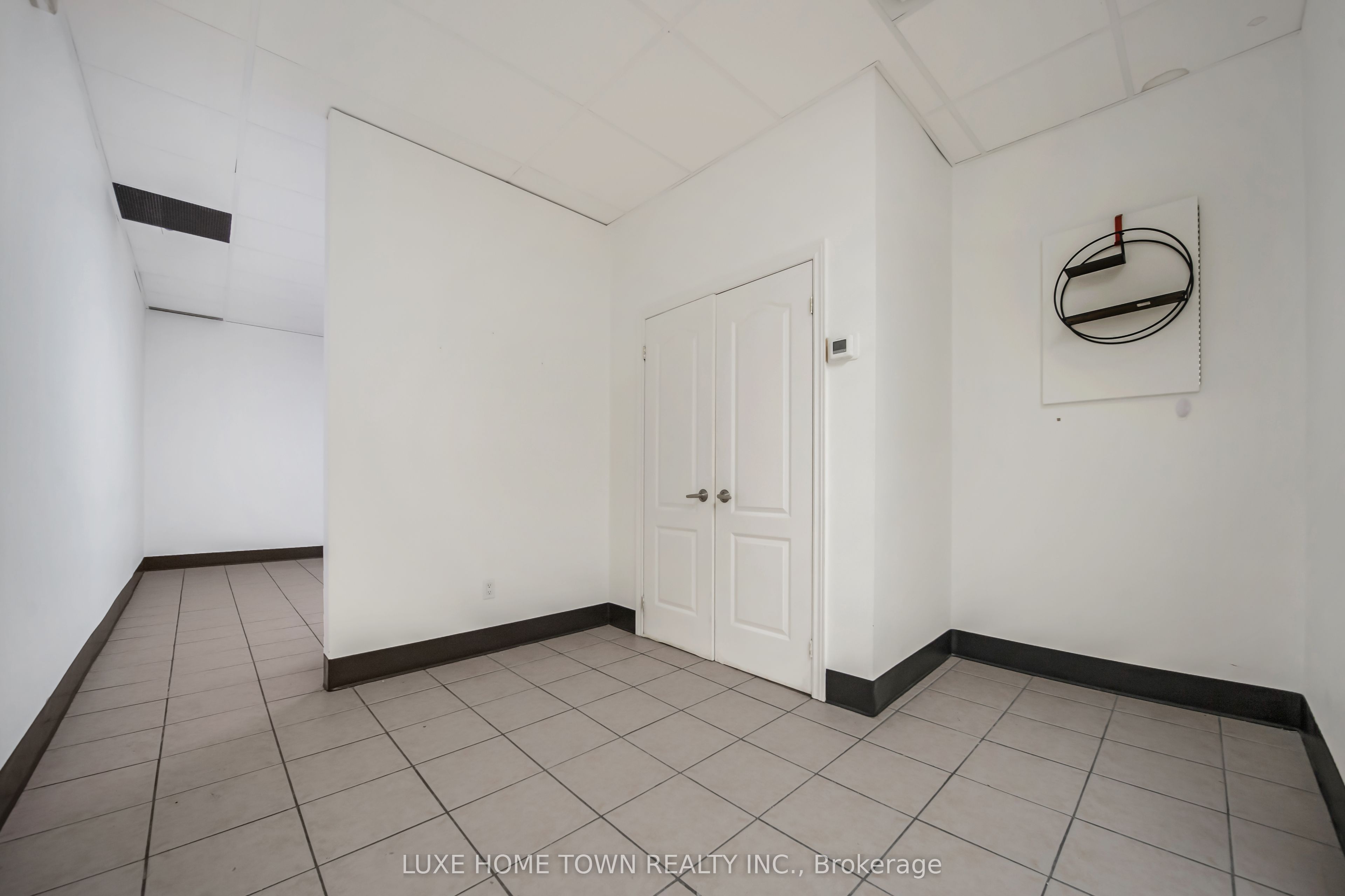 842 Dundas Street Property Photo 40