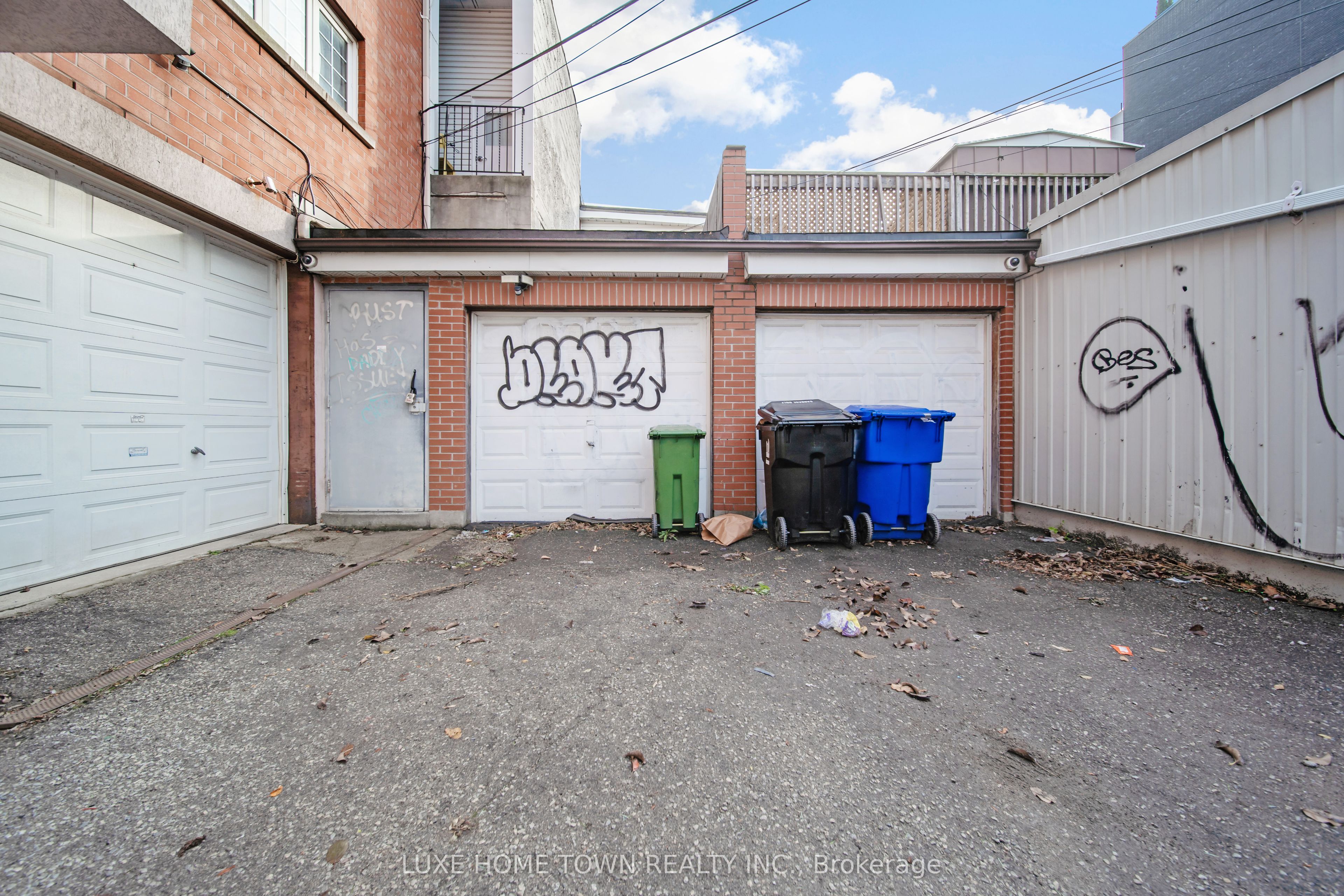 842 Dundas Street Property Photo 43