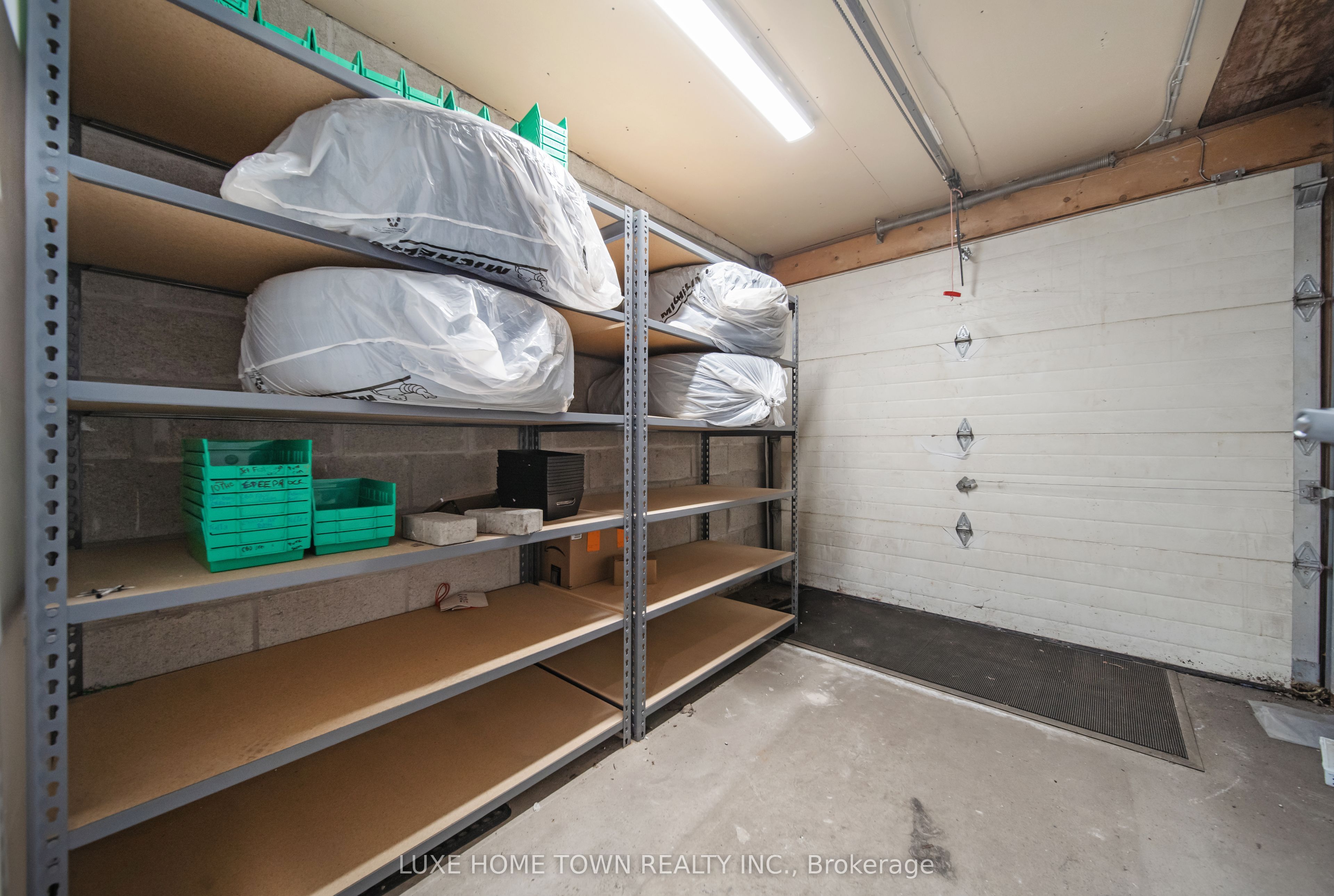 842 Dundas Street Property Photo 44