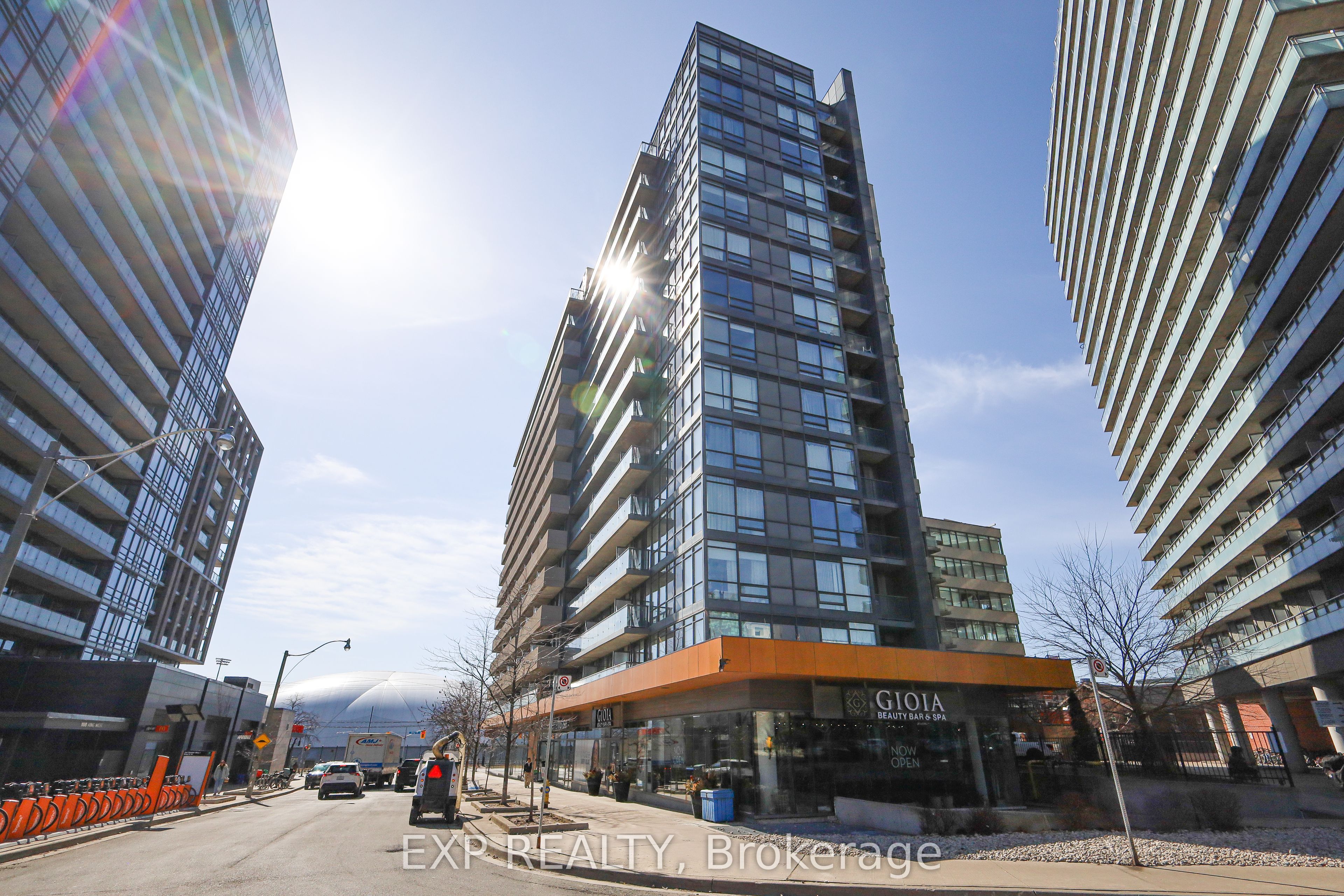 #322 - 20 Joe Shuster Way Property Photo 1