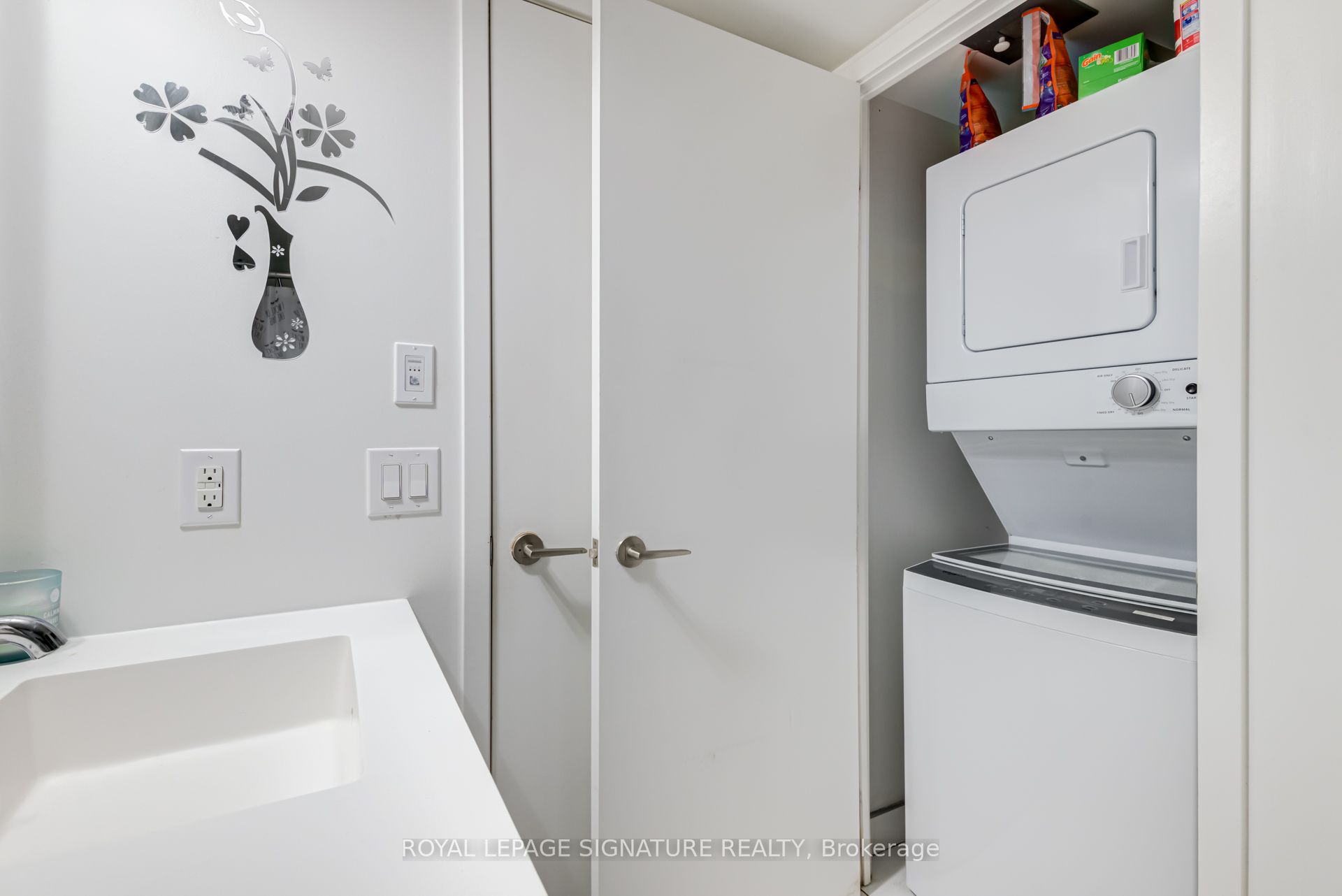 #1110 - 75 Queens Wharf Road Property Photo 12