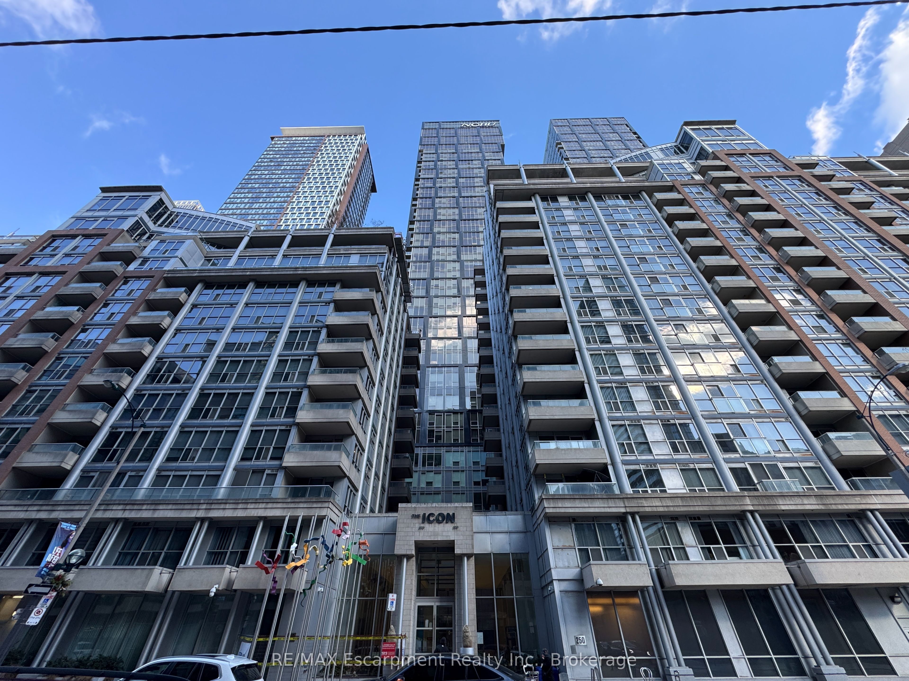 #405 - 270 Wellington Street Property Photo