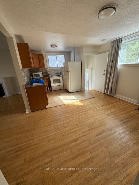 227 Sheppard Avenue W Property Photo 5