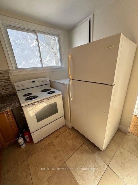 227 Sheppard Avenue W Property Photo 6